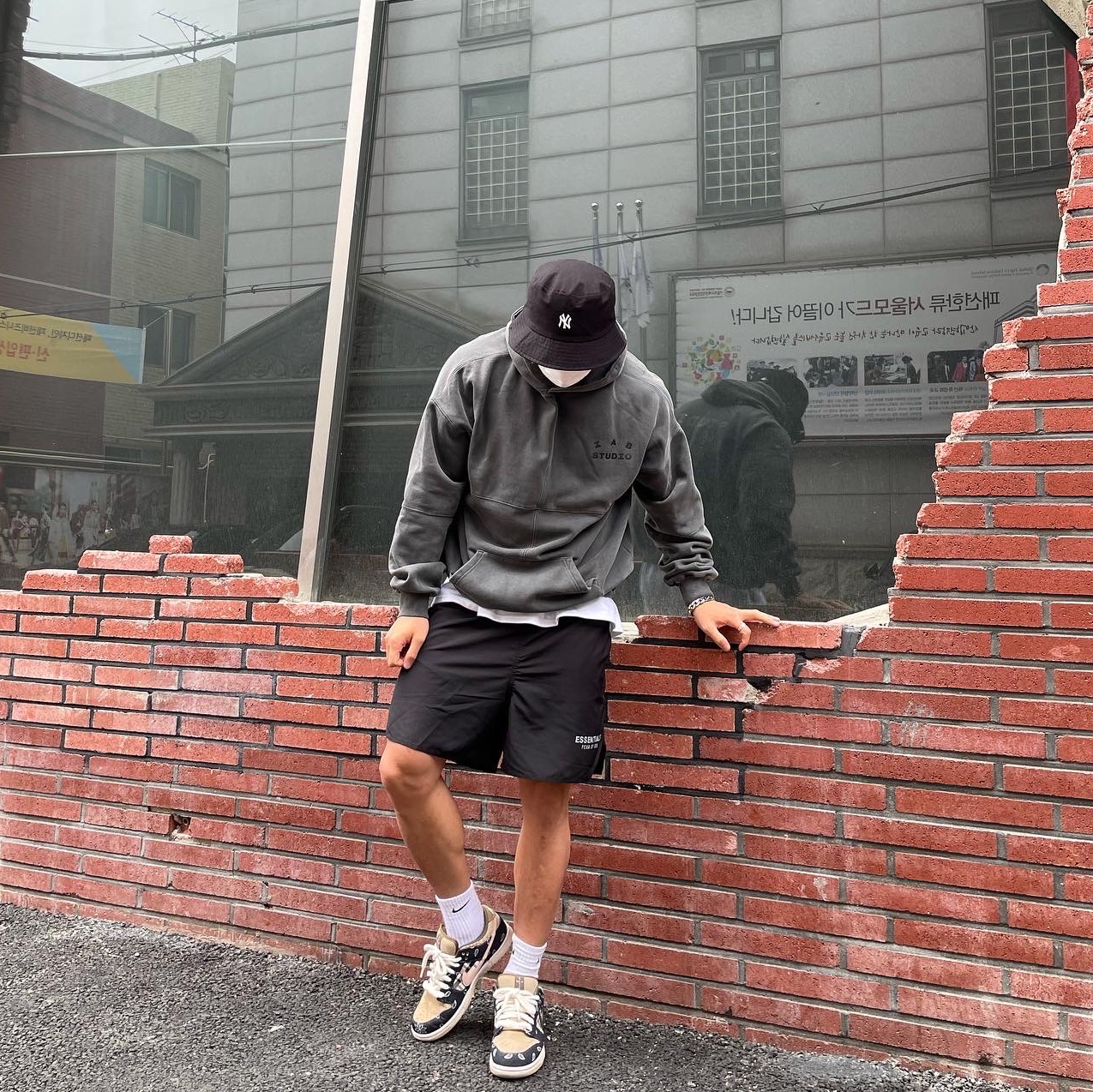 IAB Studio Blocked Pigment Hoodie Black, Nike x Travis Scott SB Dunk Low 착용 스타일