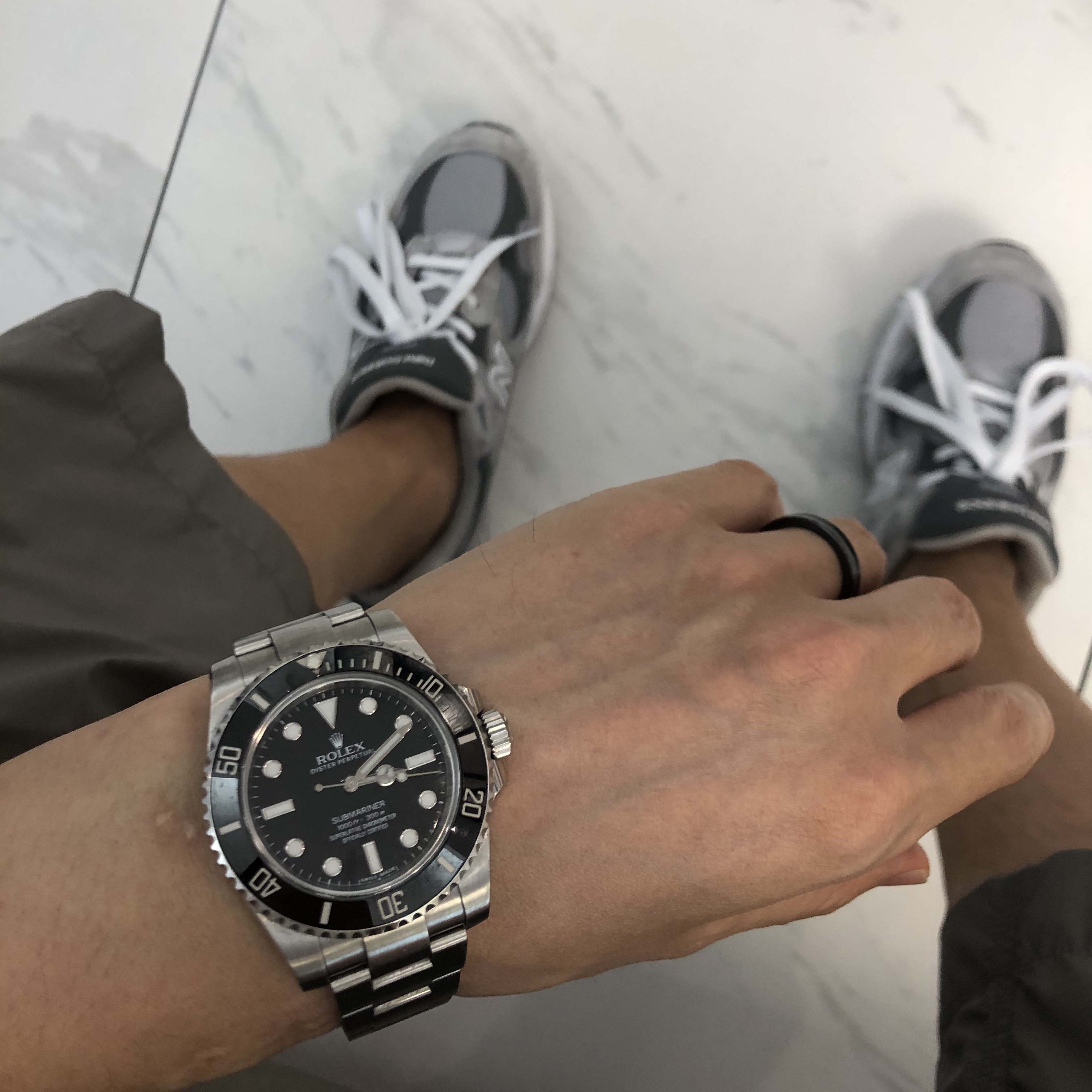 New Balance 992 Made in USA Grey - D Standard, Rolex Submariner 41mm 124060 Black Oyster 착용 스타일