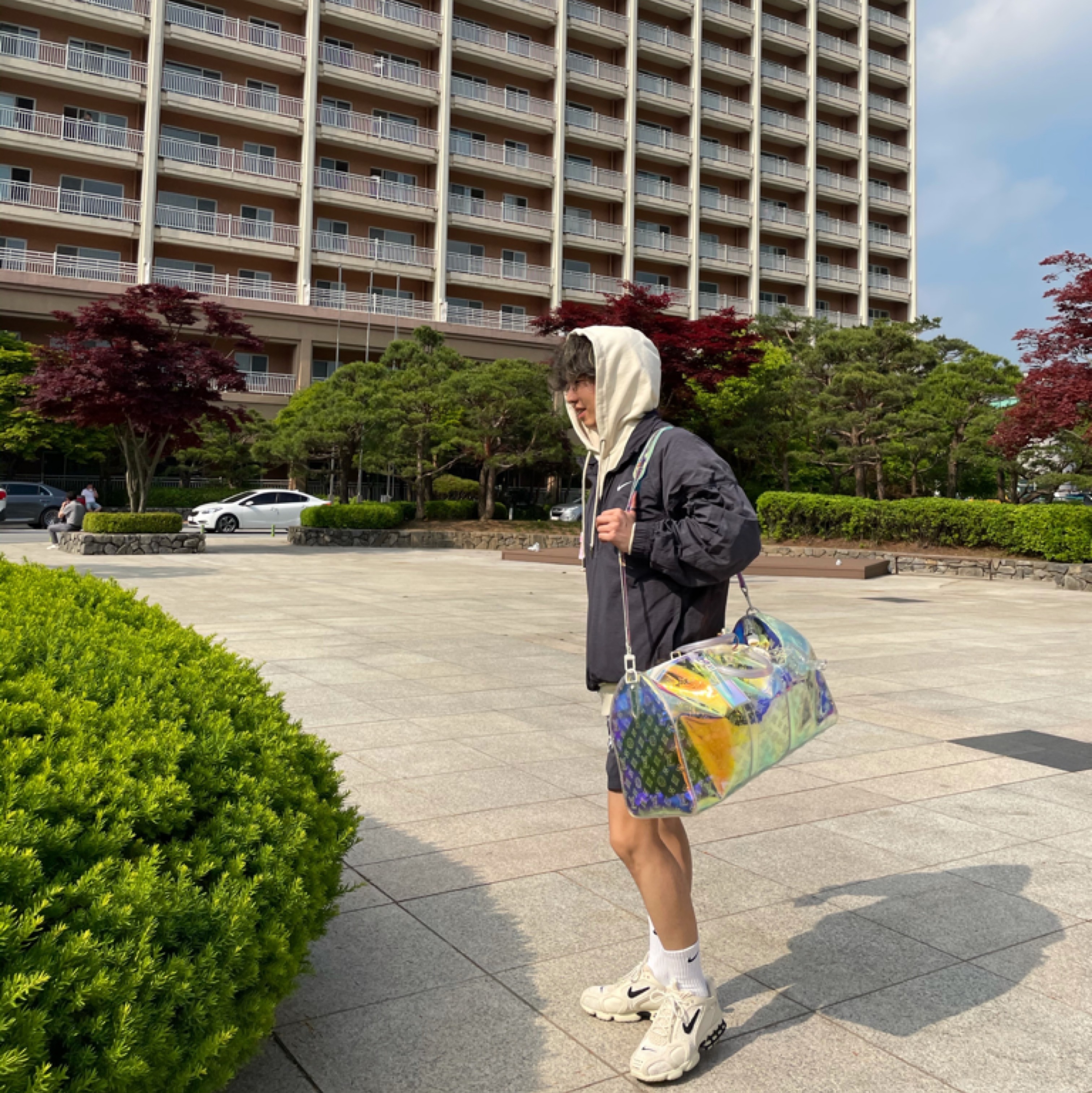 Nike x Stussy Windrunner Jacket Off Noir, Nike x Stussy Water Shorts Off Noir 착용 스타일 - 3