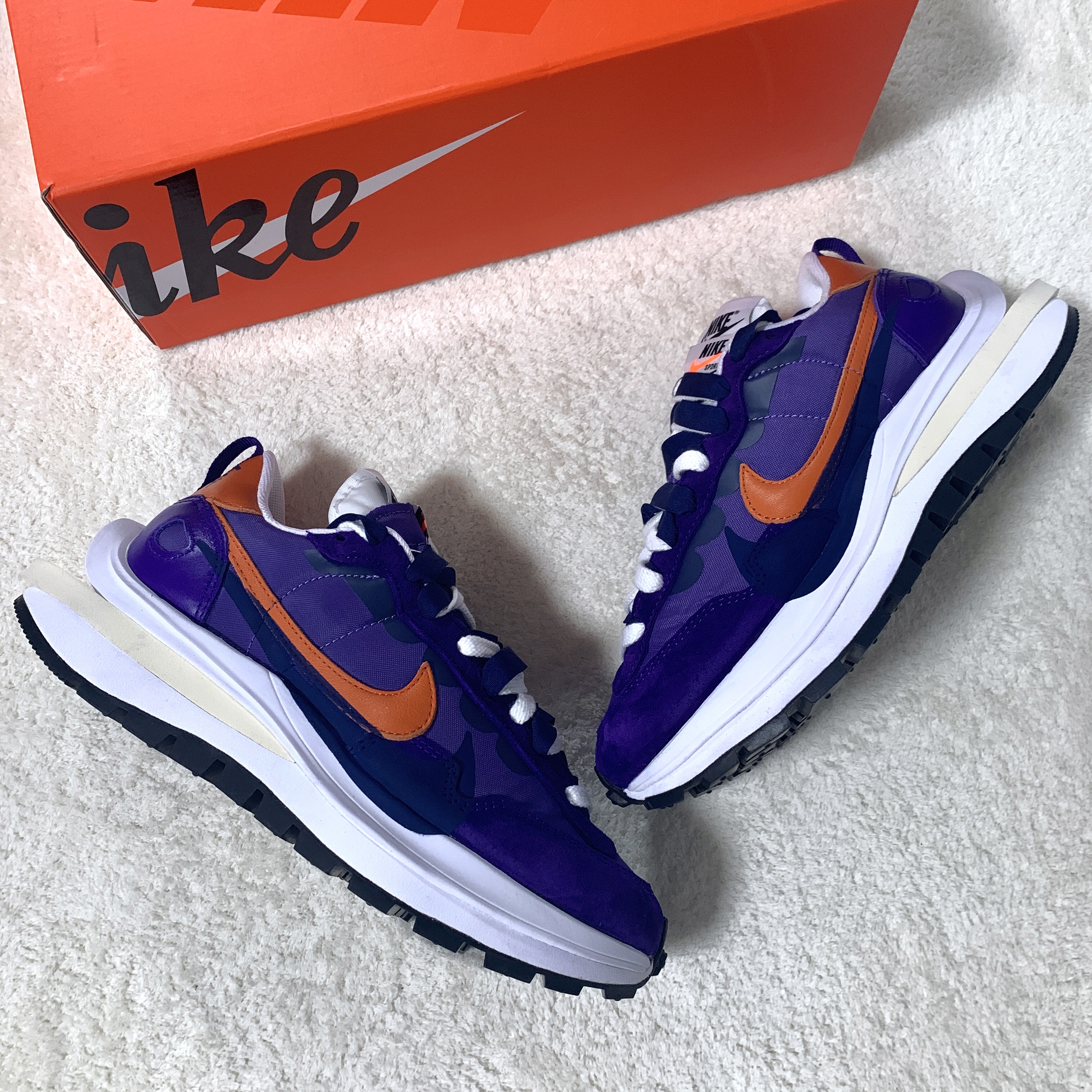 Nike x Sacai VaporWaffle Dark Iris 착용 스타일