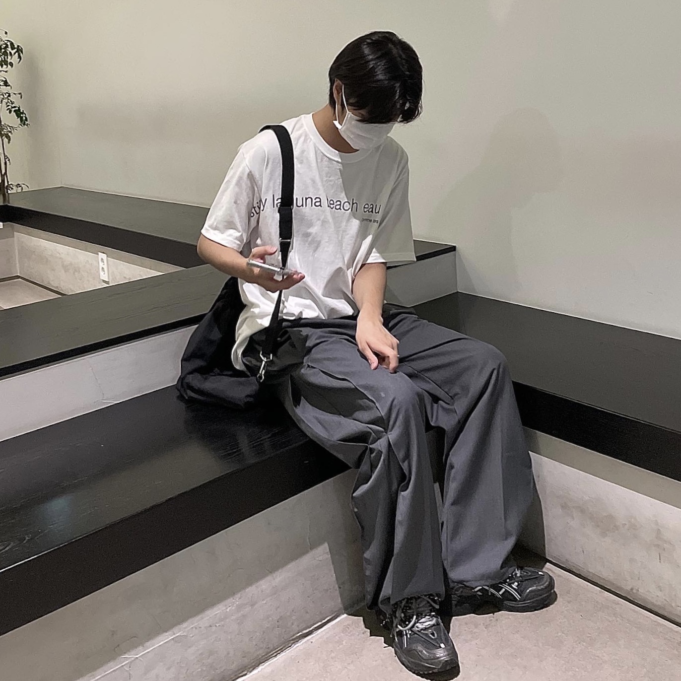 Asics x Andersson Bell Gel-1090 Black Silver, Stussy x CDG Laguna Beach T-Shirt White 착용 스타일 - 1