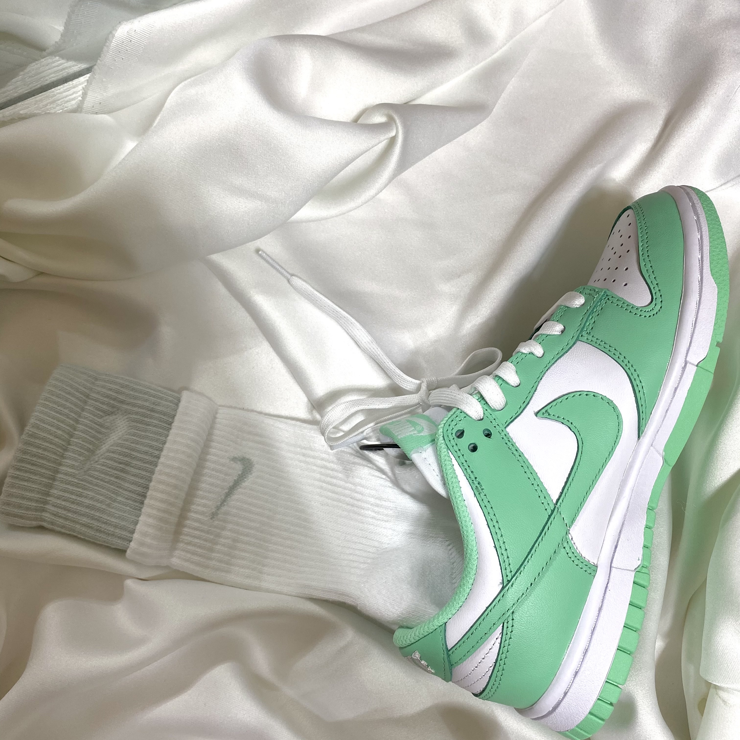 (W) Nike Dunk Low Green Glow 착용 스타일