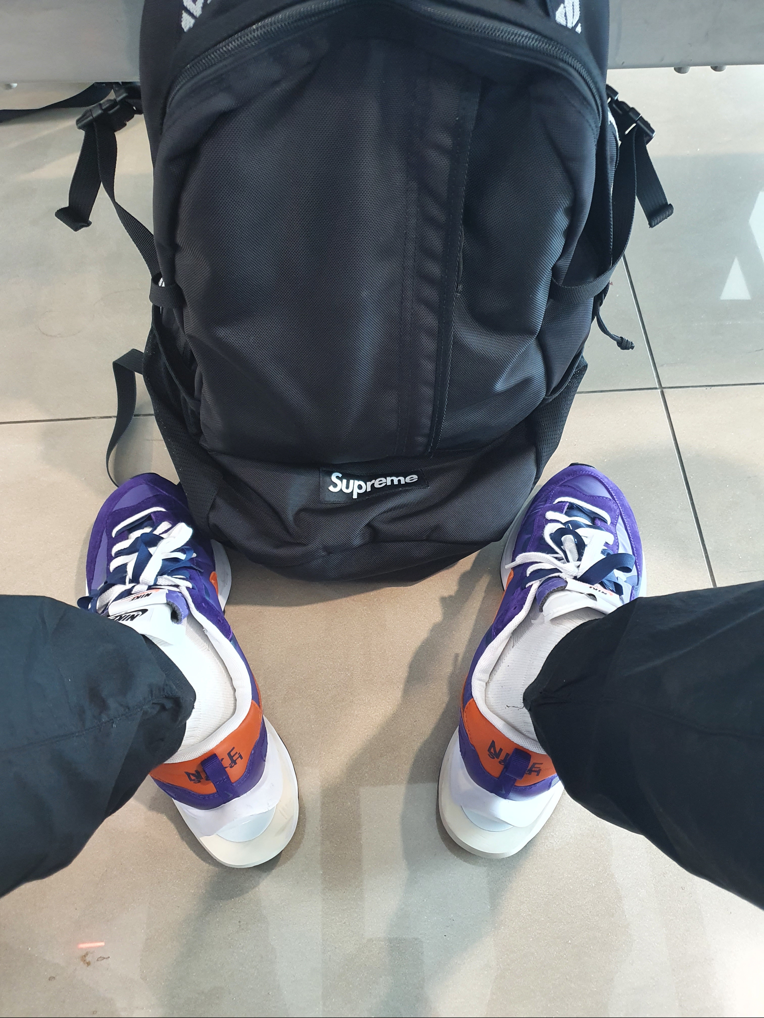 Nike x Sacai VaporWaffle Dark Iris, Supreme Backpack Black - 18SS 착용 스타일