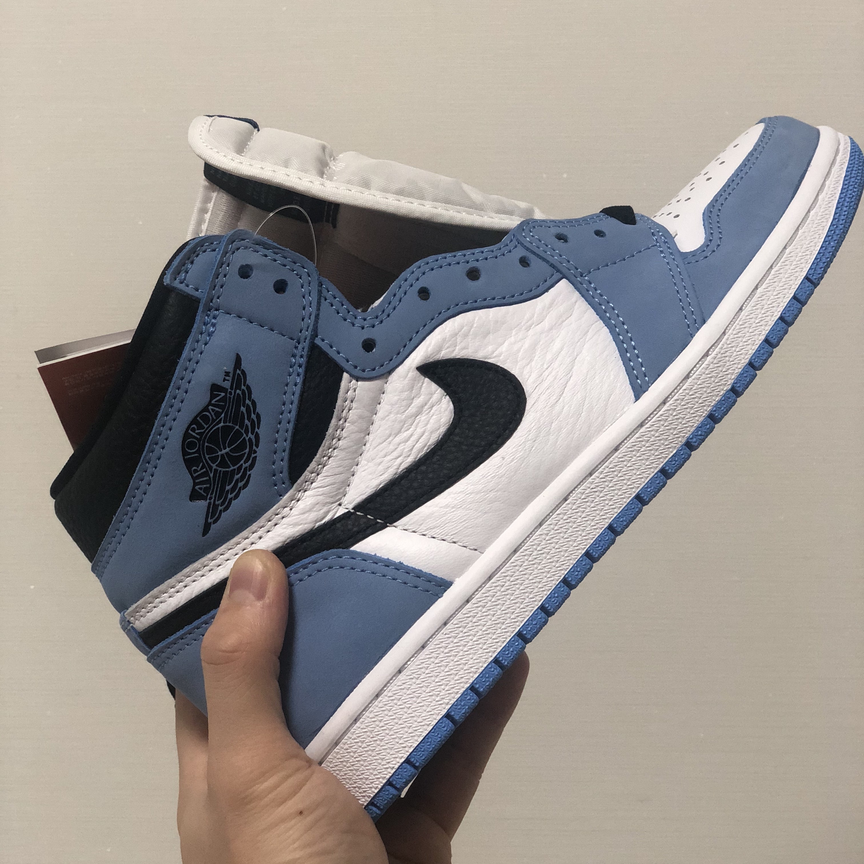 Jordan 1 Retro High OG University Blue 착용 스타일