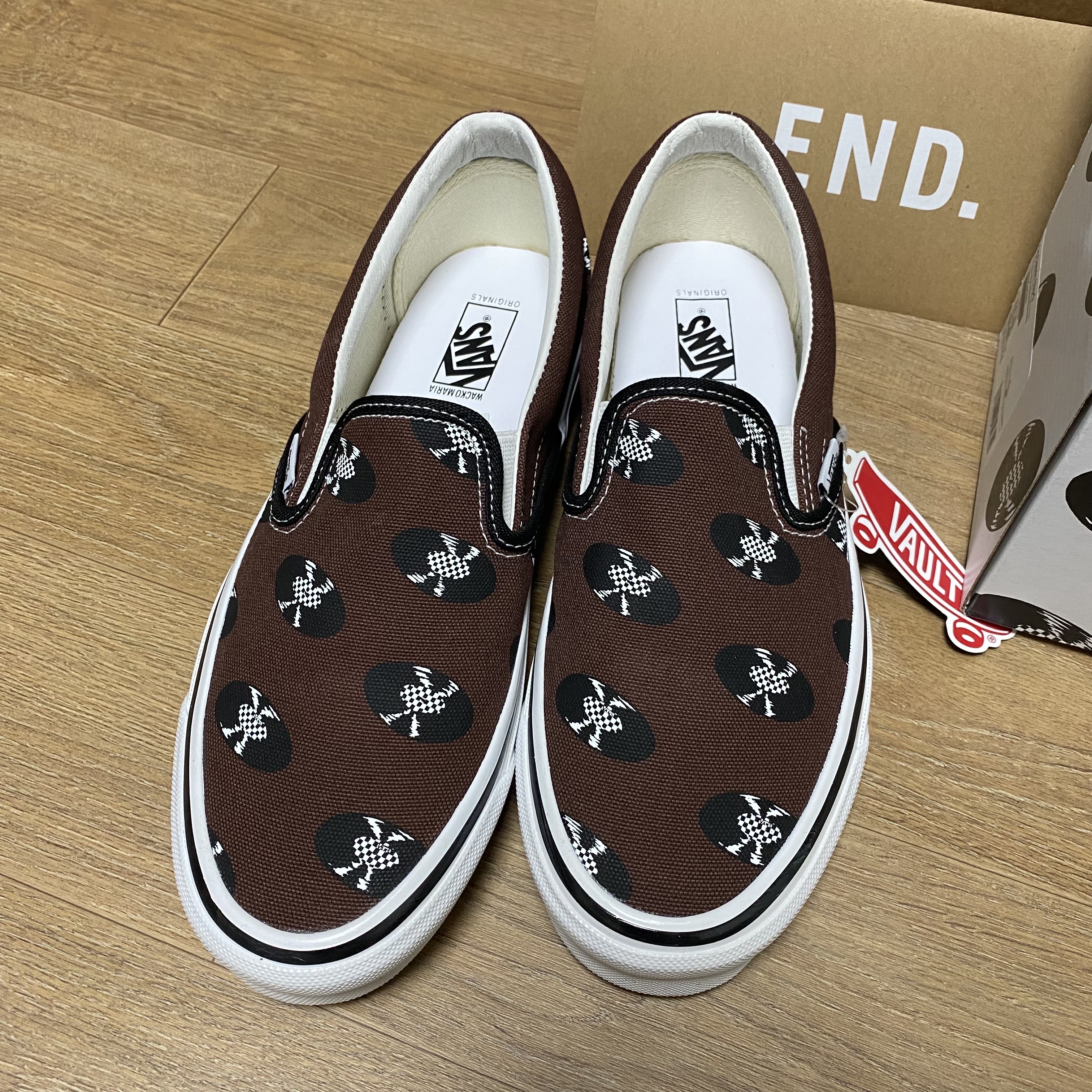 Vans Vault x Wacko Maria Classic Slip-On LX Brown 착용 스타일 - 2