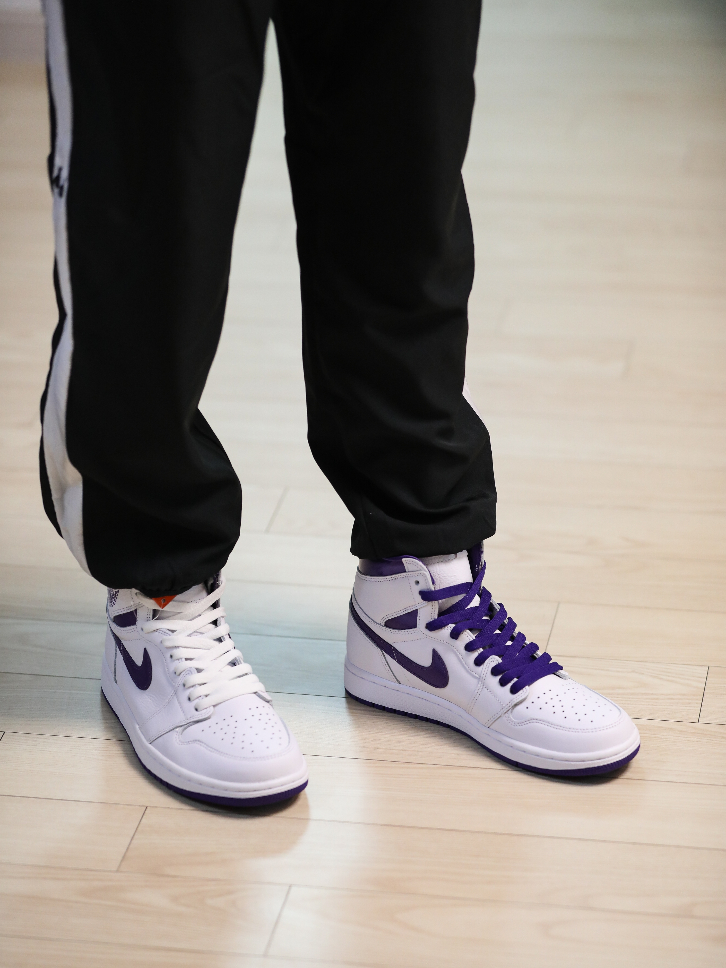 (W) Jordan 1 High OG Court Purple 착용 스타일 - 2