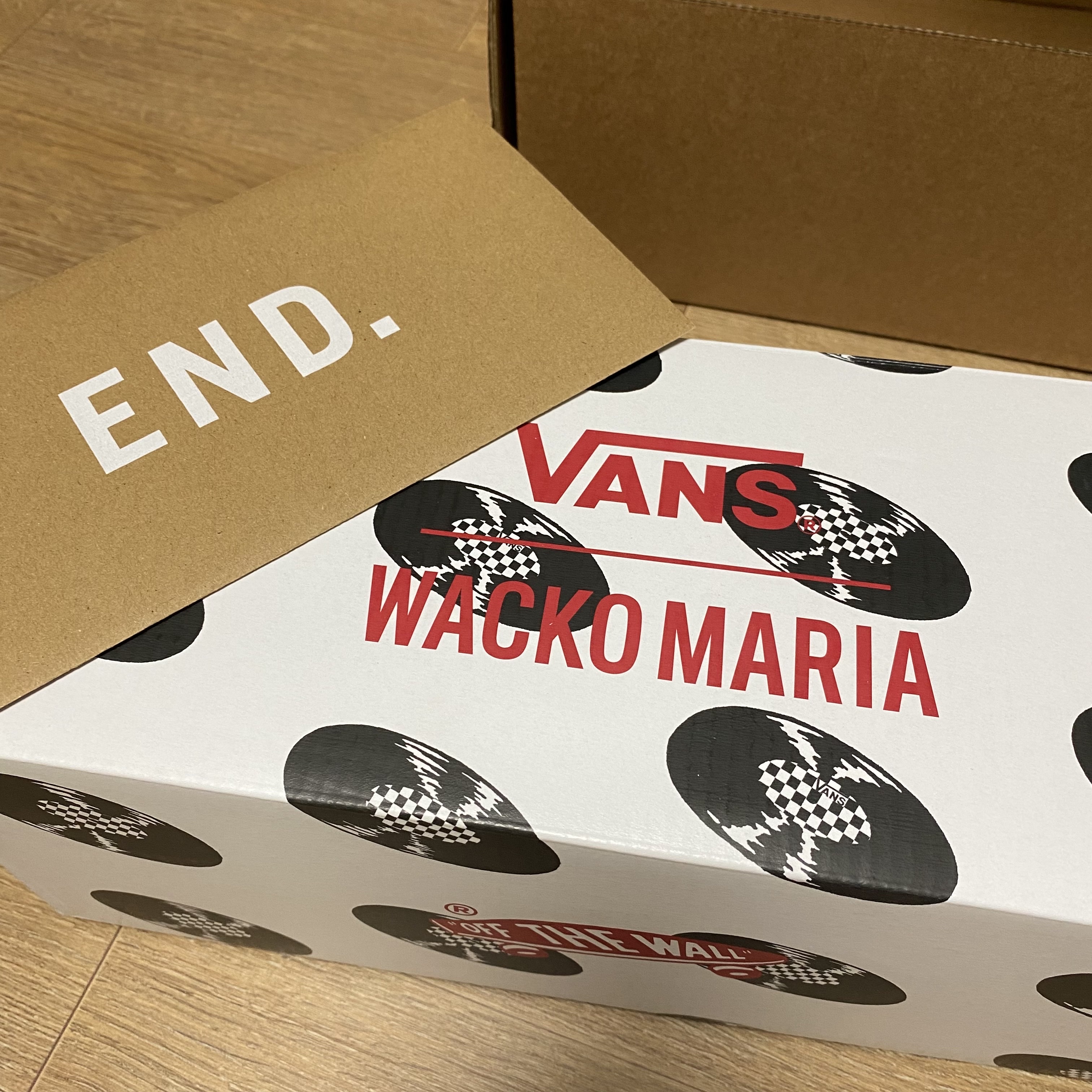 Vans Vault x Wacko Maria Classic Slip-On LX Brown 착용 스타일 - 1
