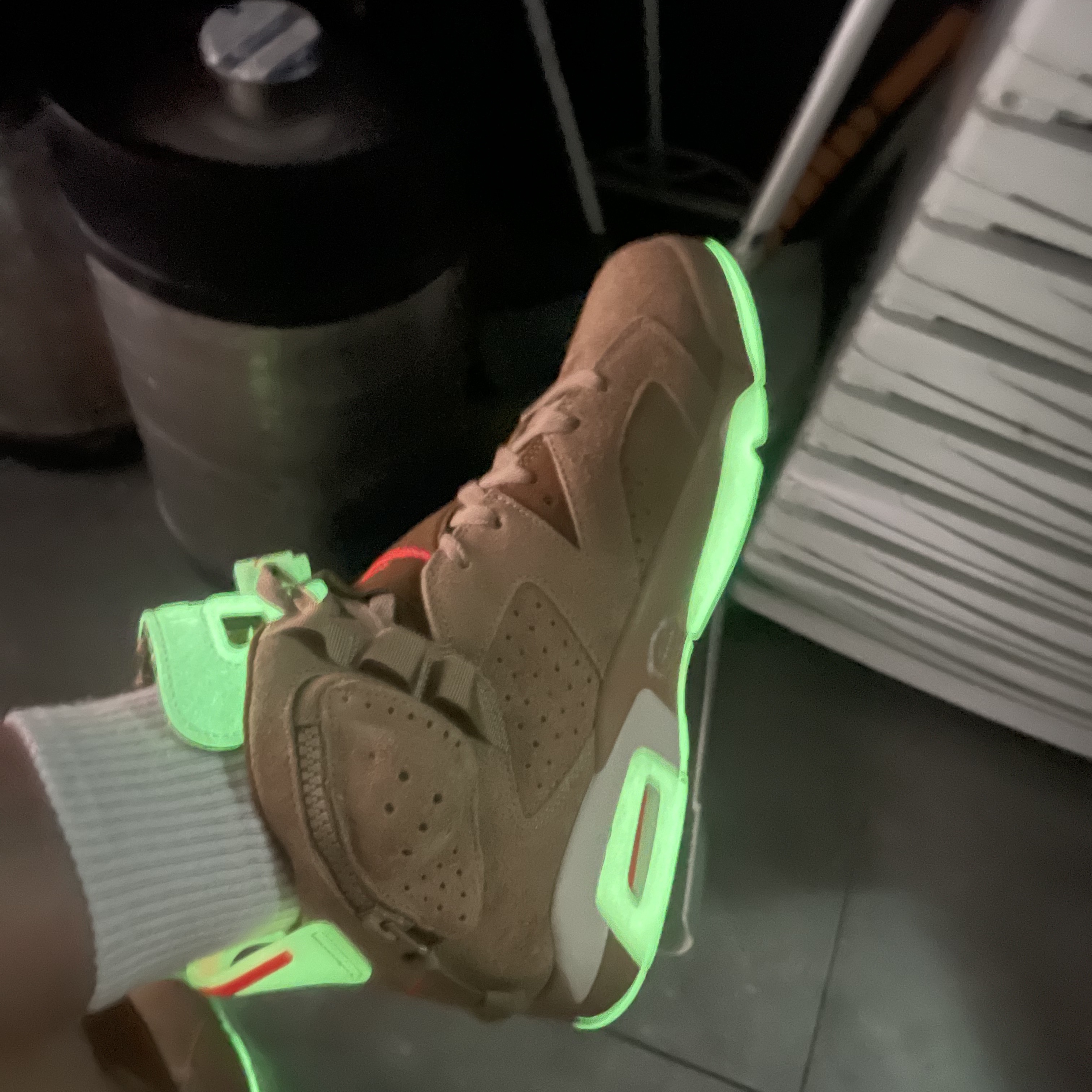 Jordan 6 x Travis Scott Retro SP British Khaki 착용 스타일