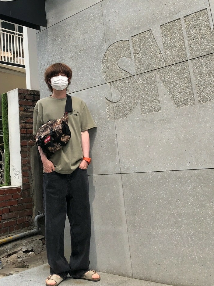 Supreme Waist Bag Real Tree Camo - 19FW, IAB Studio T-Shirt Olive Green 착용 스타일