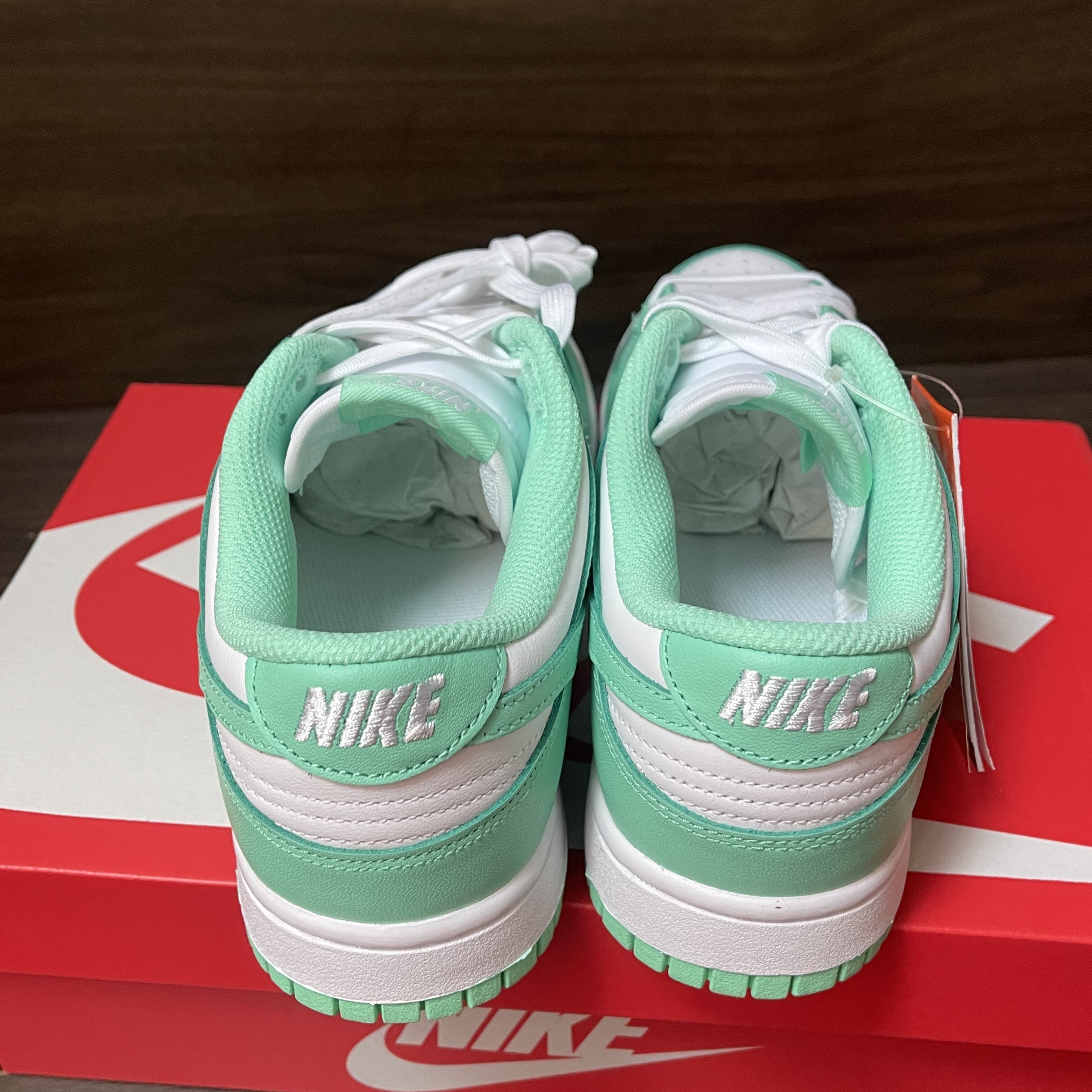 (W) Nike Dunk Low Green Glow 착용 스타일 - 4
