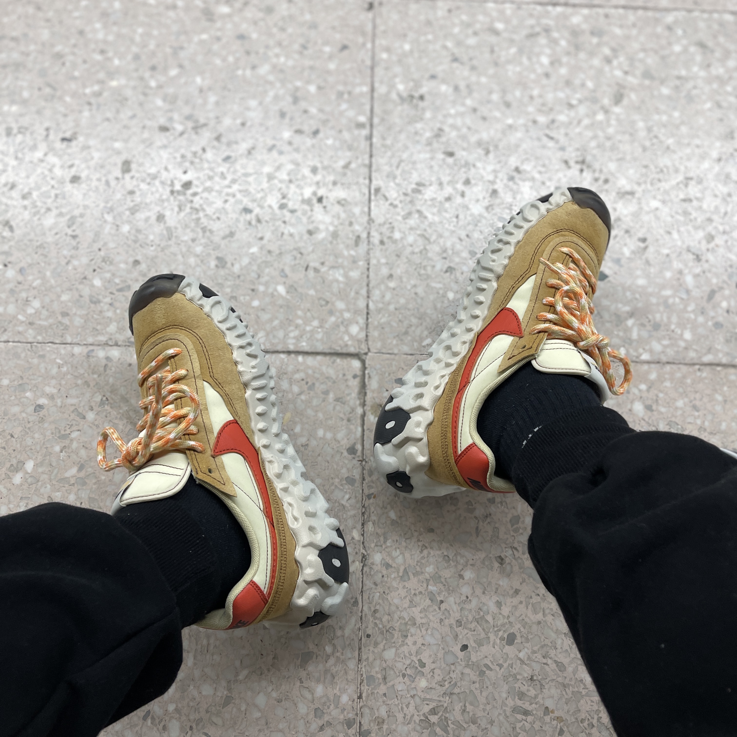 Nike Overbreak SP Fossil 착용 스타일