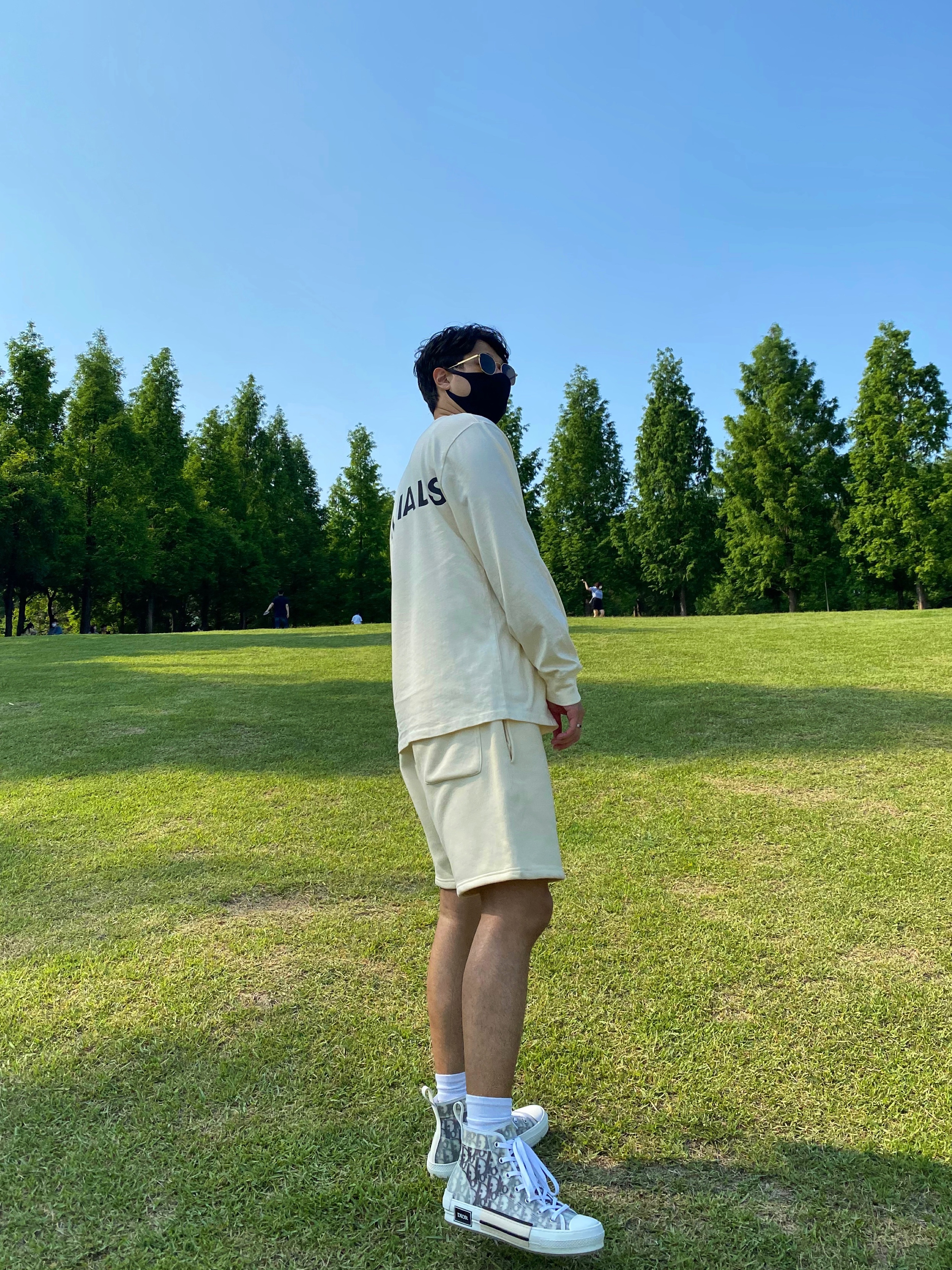 Essentials Fleece Shorts Buttercream - 20SS, Dior B23 High Dior Oblique White & Black 착용 스타일 - 2