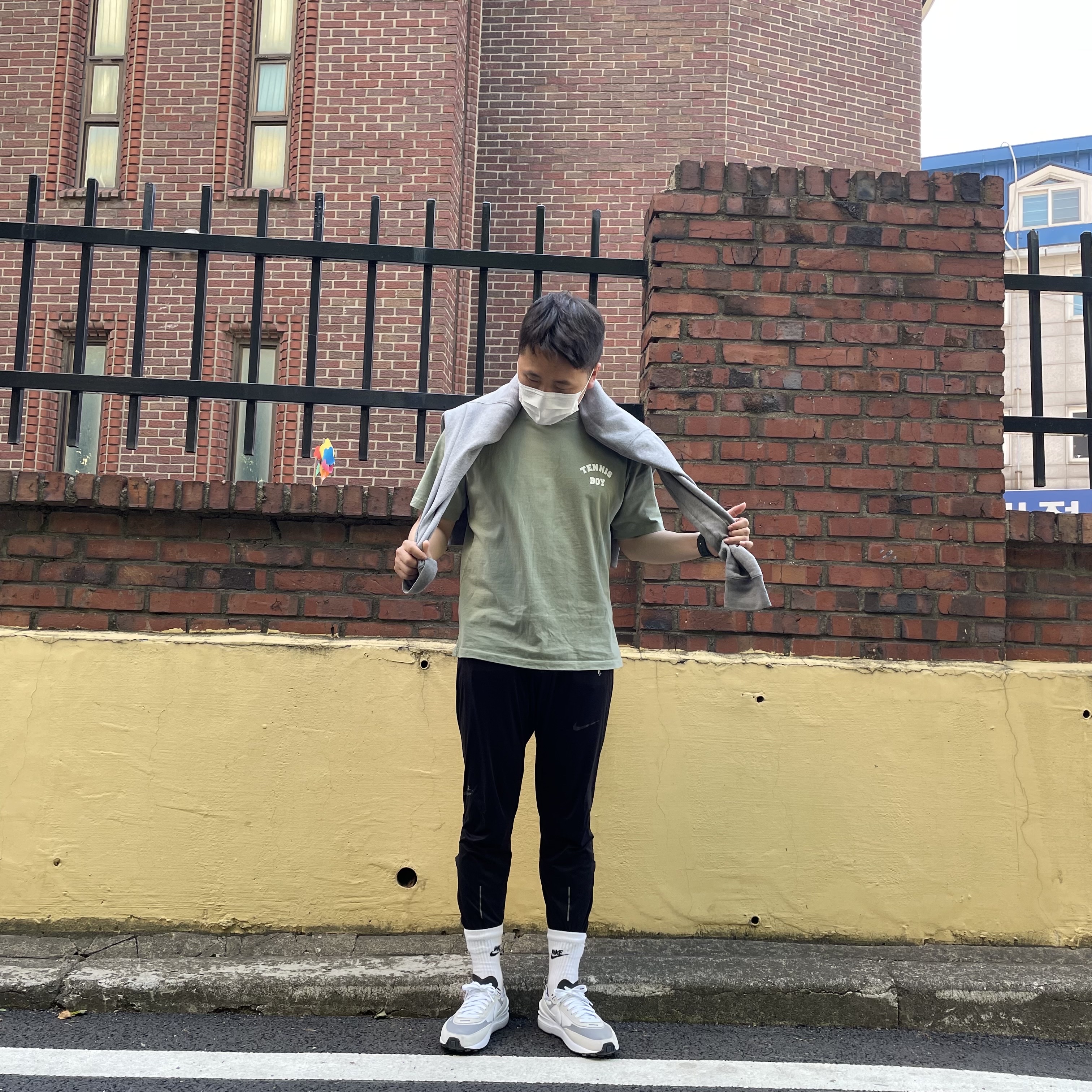 Nike Waffle One Infinite Lilac 착용 스타일 - 2