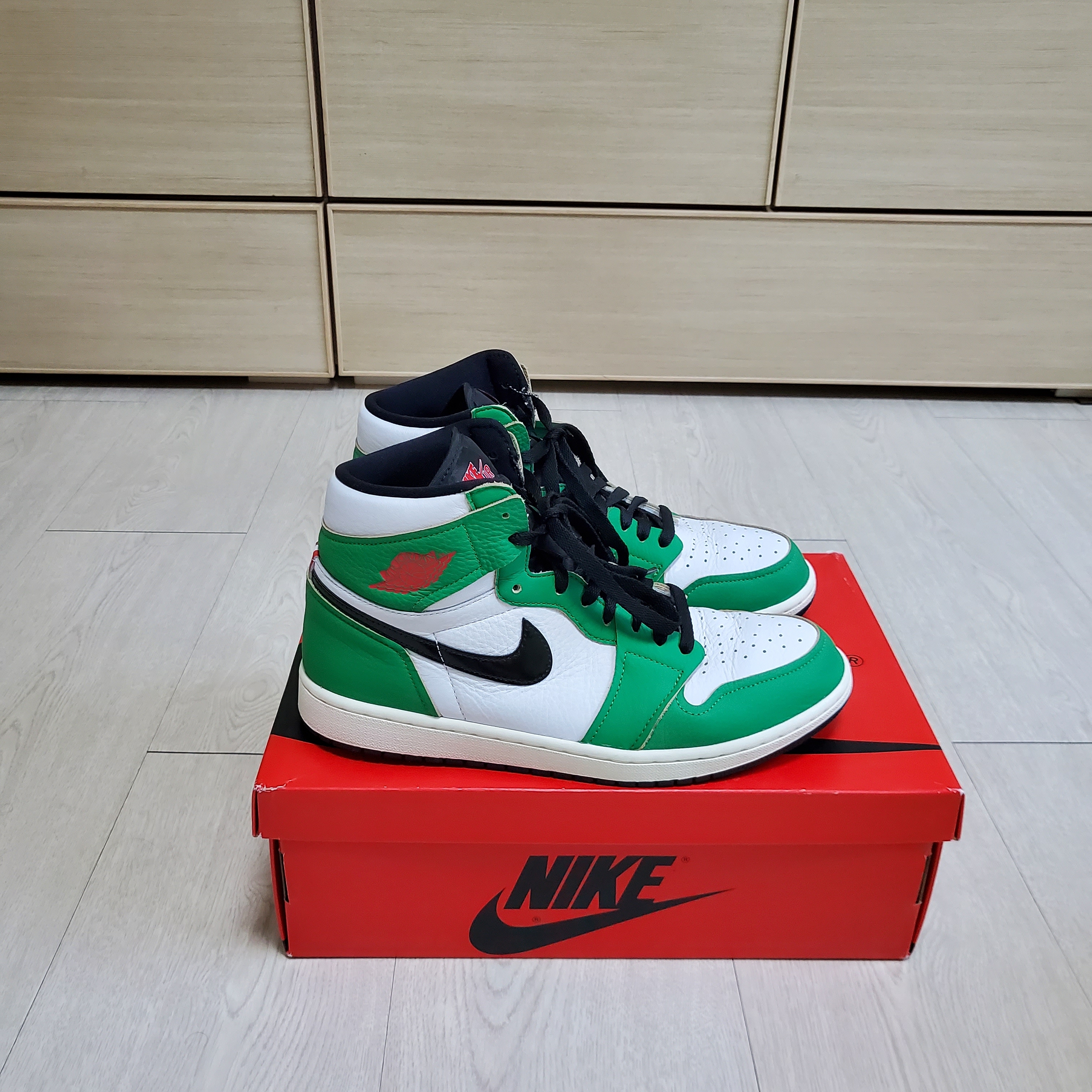 (W) Jordan 1 Retro High OG Lucky Green 착용 스타일 - 1