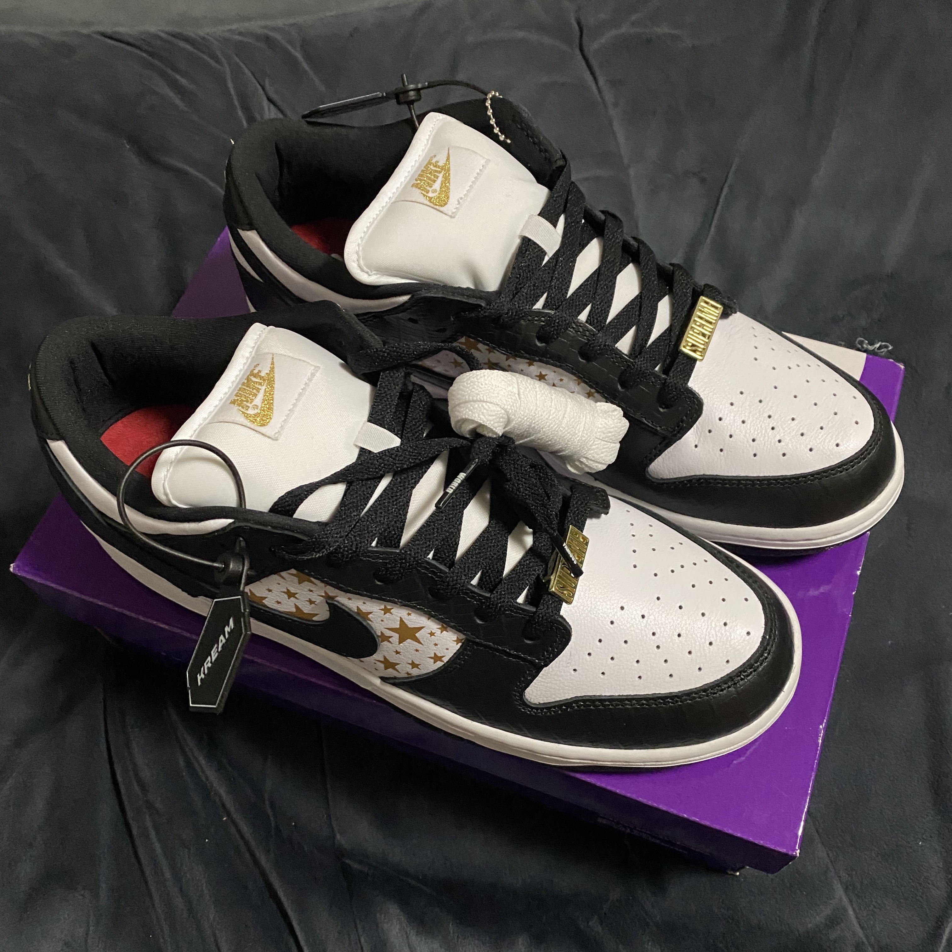 Nike x Supreme SB Dunk Low Black 착용 스타일