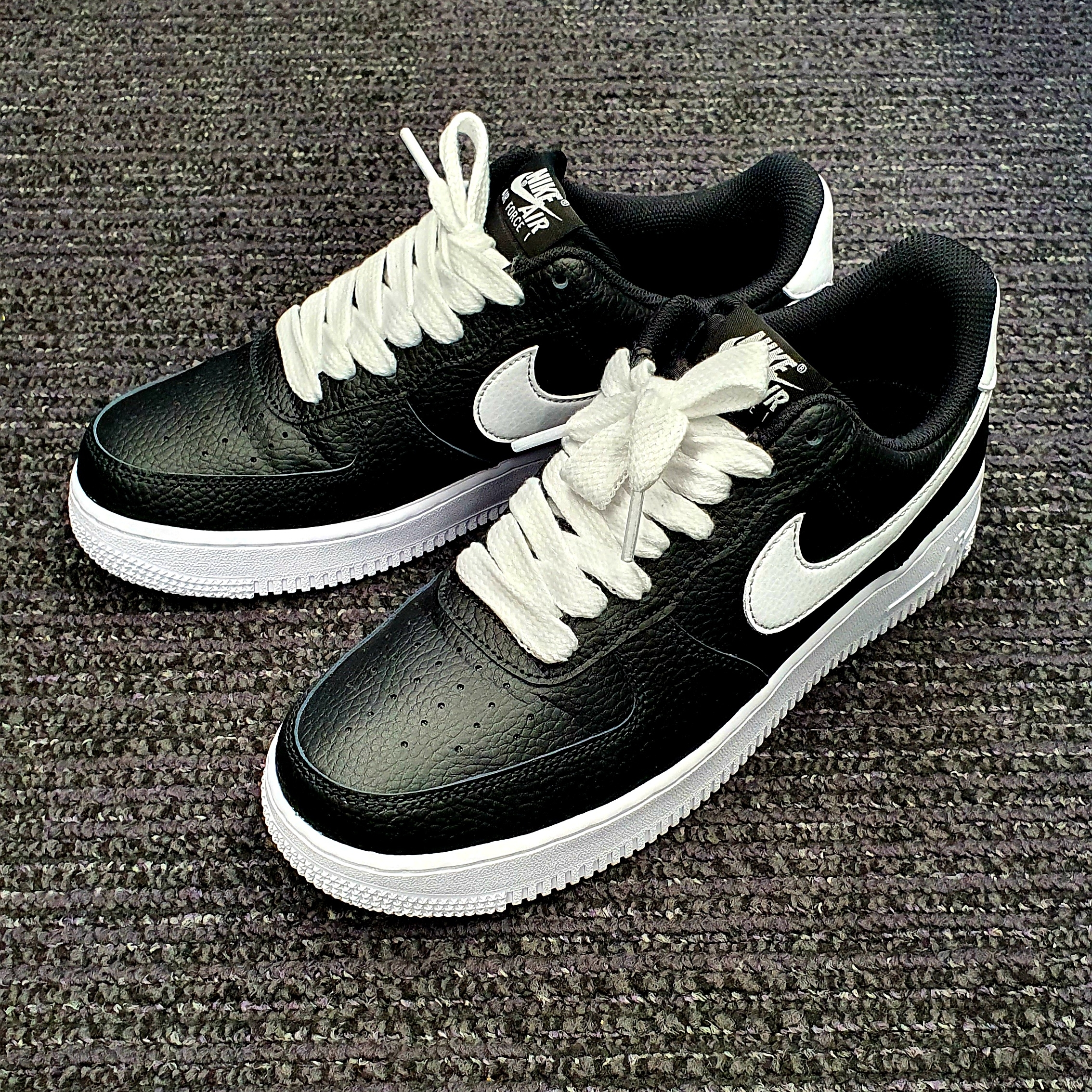 Nike Air Force 1 '07 Black White 착용 스타일 - 1