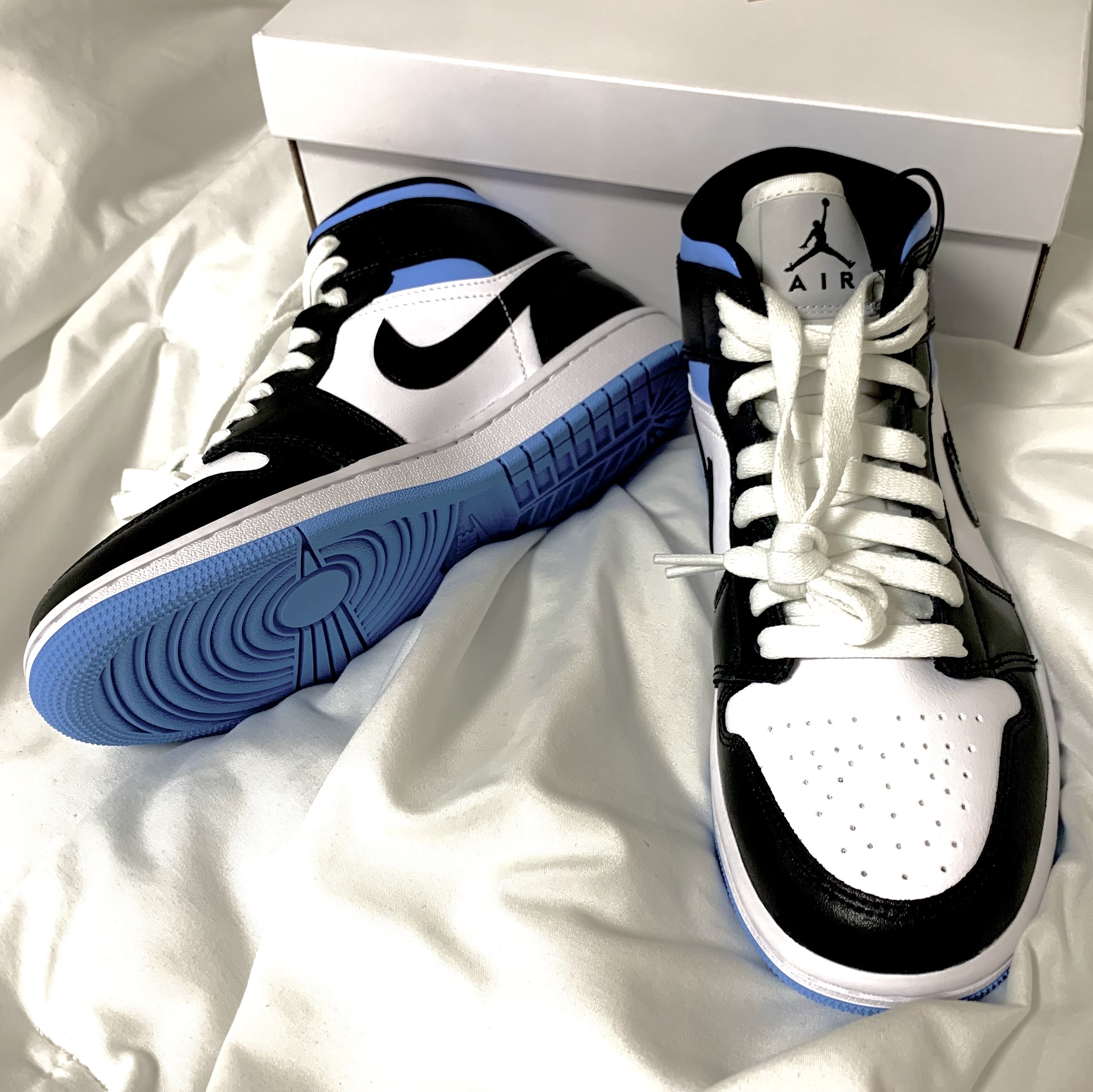 (W) Jordan 1 Mid White Black University Blue 착용 스타일