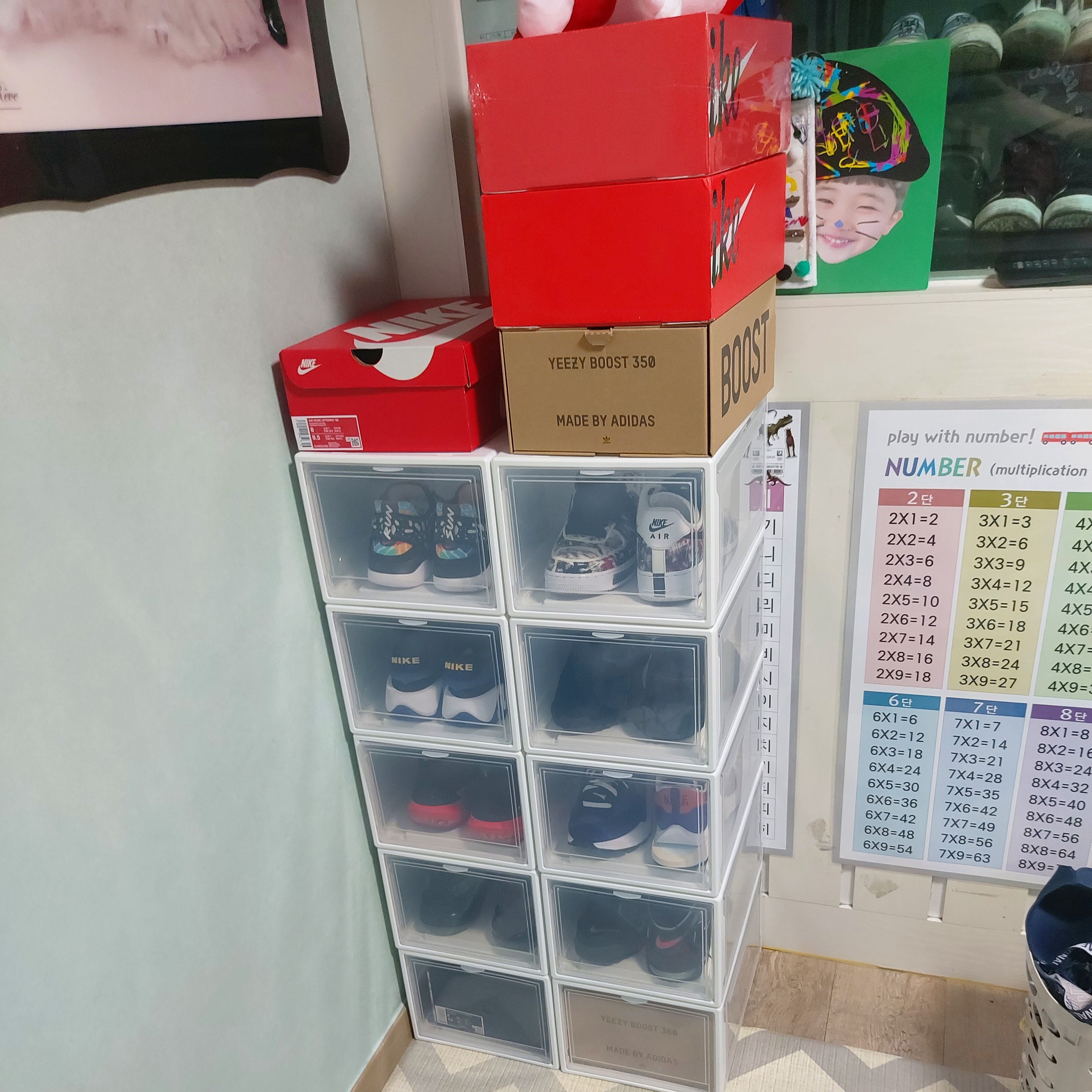 Nike x Peaceminusone Air Force 1 Low Para-Noise 2.0, Adidas Yeezy Boost 380 Calcite Glow 착용 스타일