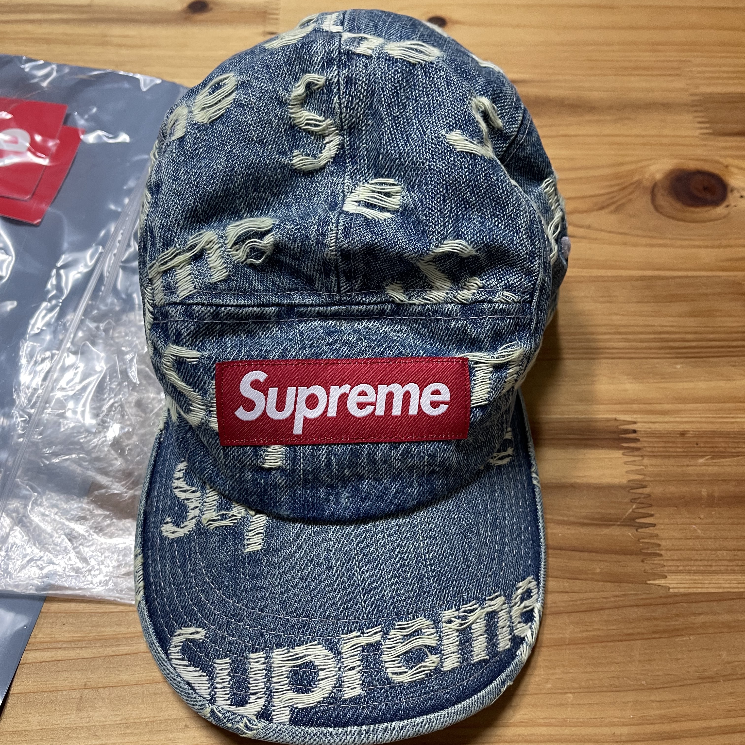 Supreme Frayed Logos Denim Camp Cap Blue - 21SS 착용 스타일 - 1
