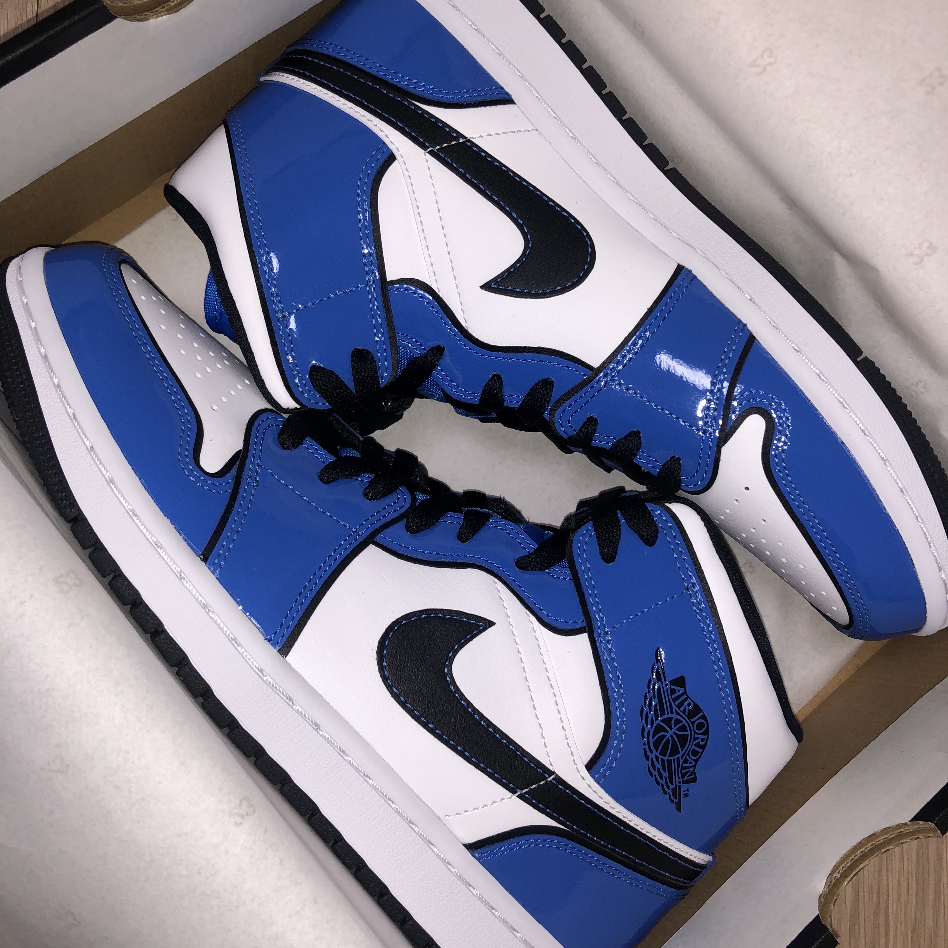 Jordan 1 Mid SE Signal Blue 착용 스타일 - 2
