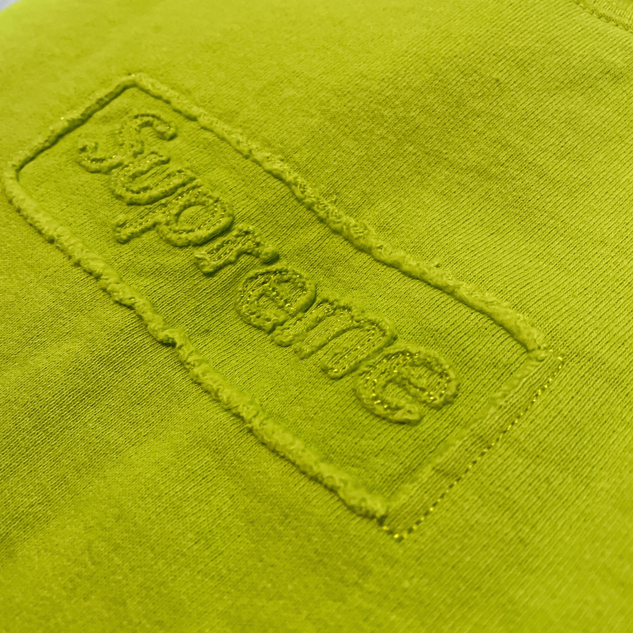 Supreme Cutout Logo Crewneck Lime - 20SS 착용 스타일