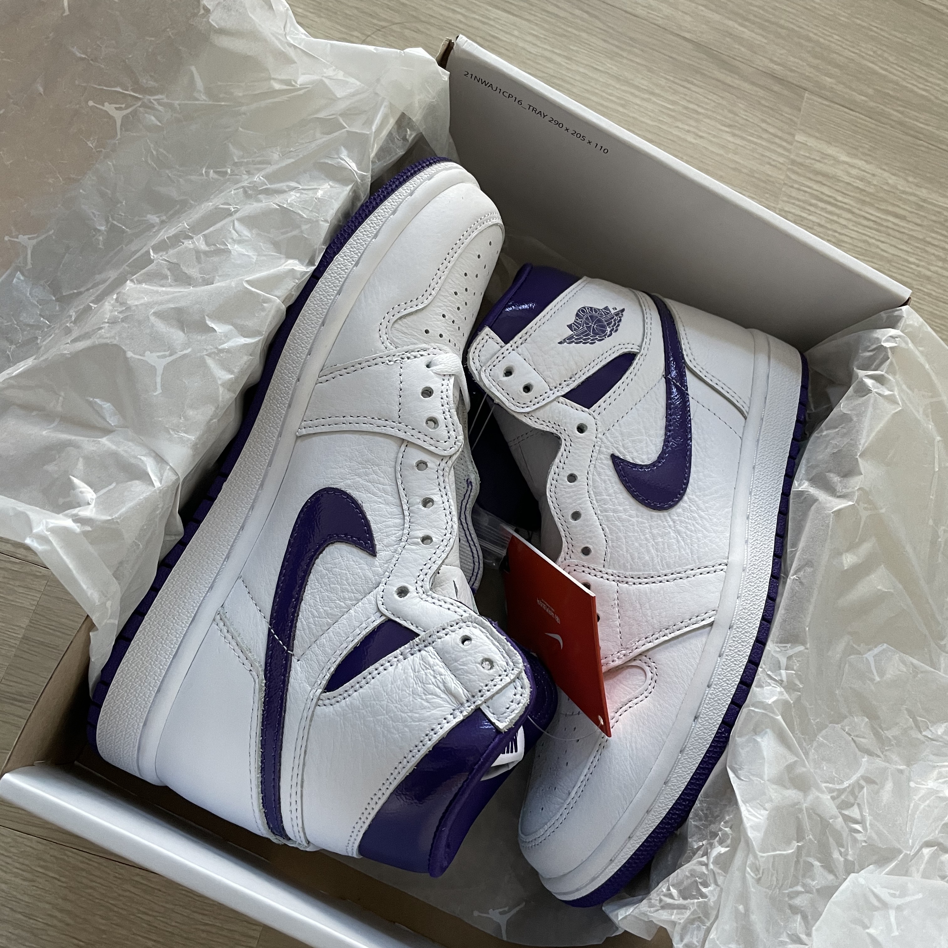 (W) Jordan 1 High OG Court Purple 착용 스타일 - 2