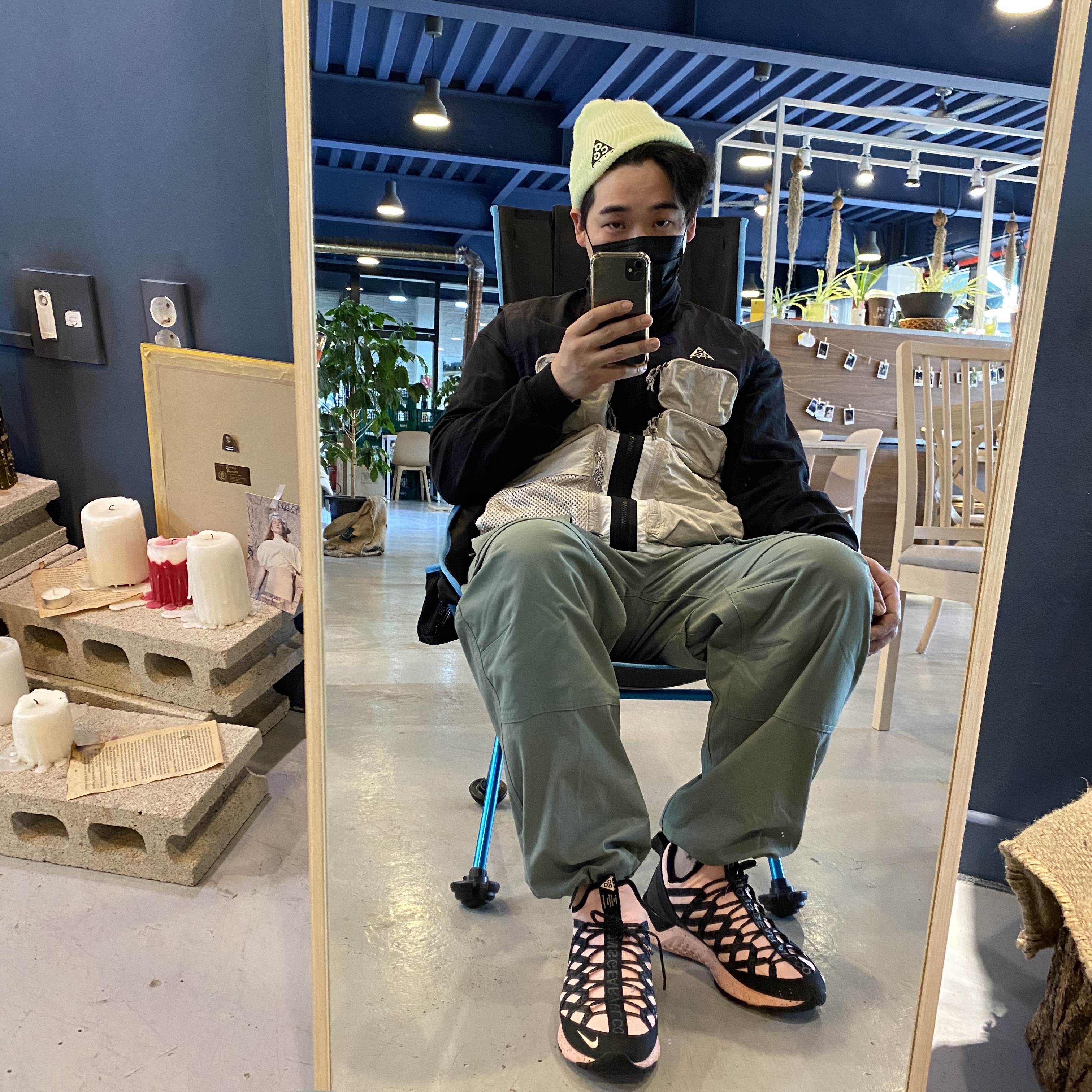 Nike ACG Utility Vest Black Summit White - Asia, Nike ACG Smith Summit Cargo Pants Clay Green - Asia 착용 스타일 - 1
