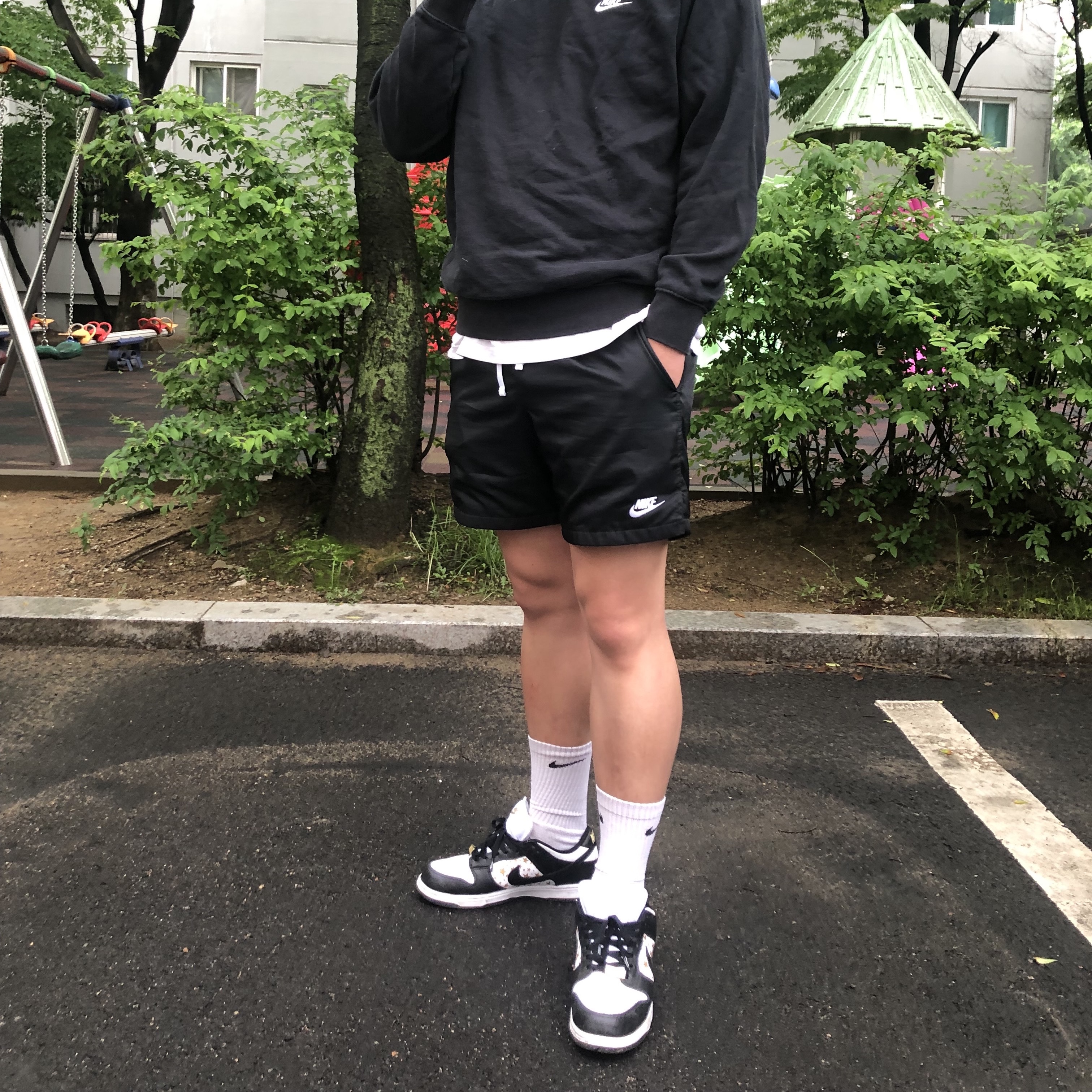 Nike x Supreme SB Dunk Low Black 착용 스타일
