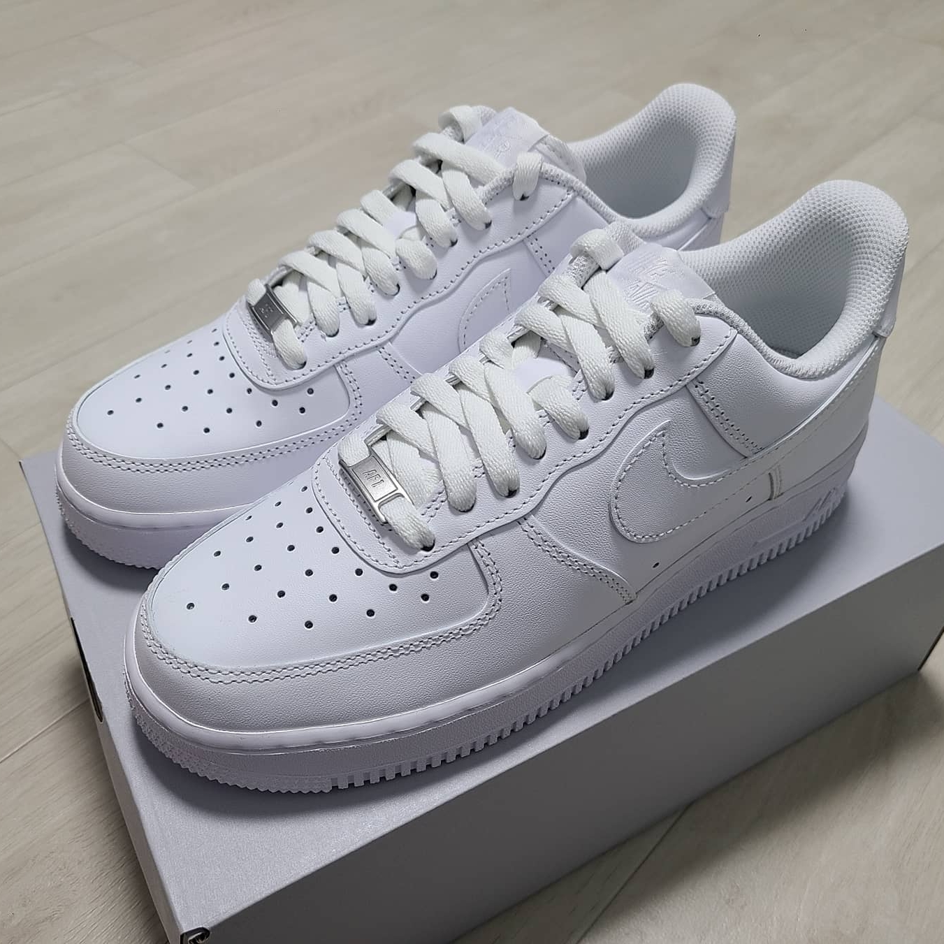 Nike Air Force 1 '07 Low White 착용 스타일 - 2