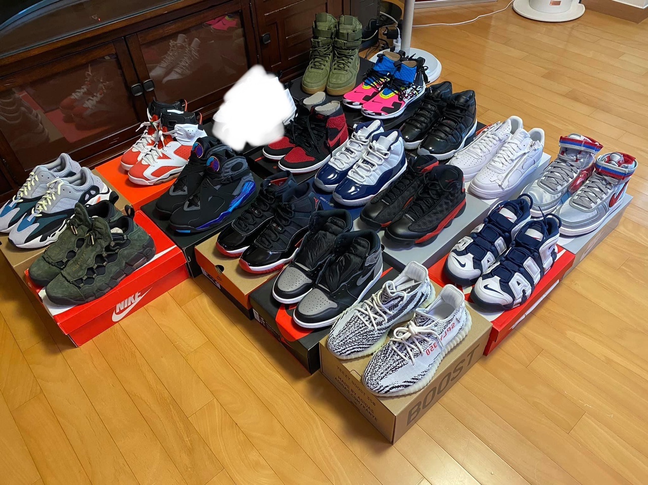 Adidas Yeezy Boost 700 Wave Runner Solid Grey 2017/2019, Jordan 6 Retro Gatorade Like Mike White 착용 스타일