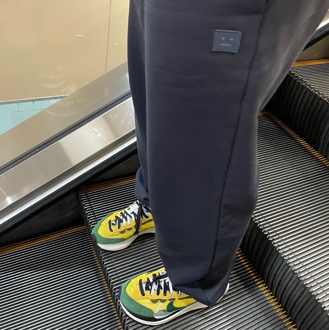 Nike x Sacai VaporWaffle Tour Yellow & Gorge Green Sail 착용 스타일