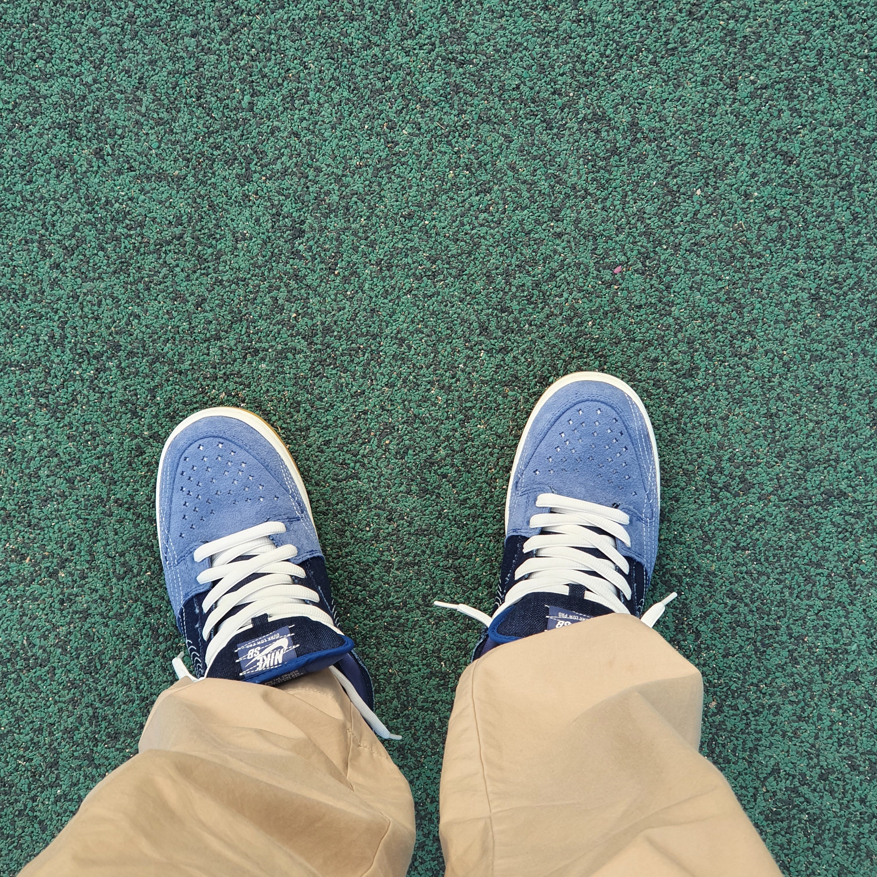 Nike SB Dunk Low Pro Mystic Navy 착용 스타일 - 2