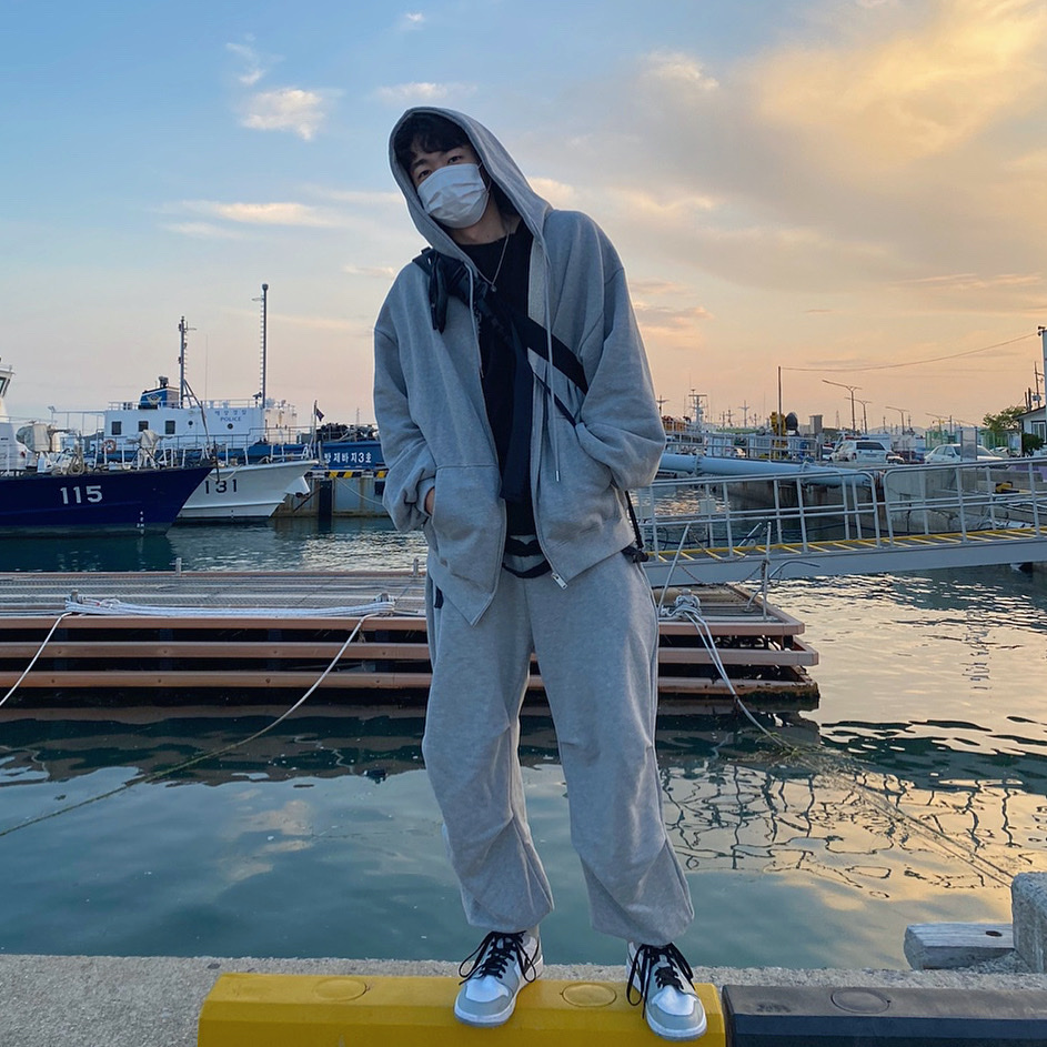 Jordan 1 Mid Light Smoke Grey 착용 스타일