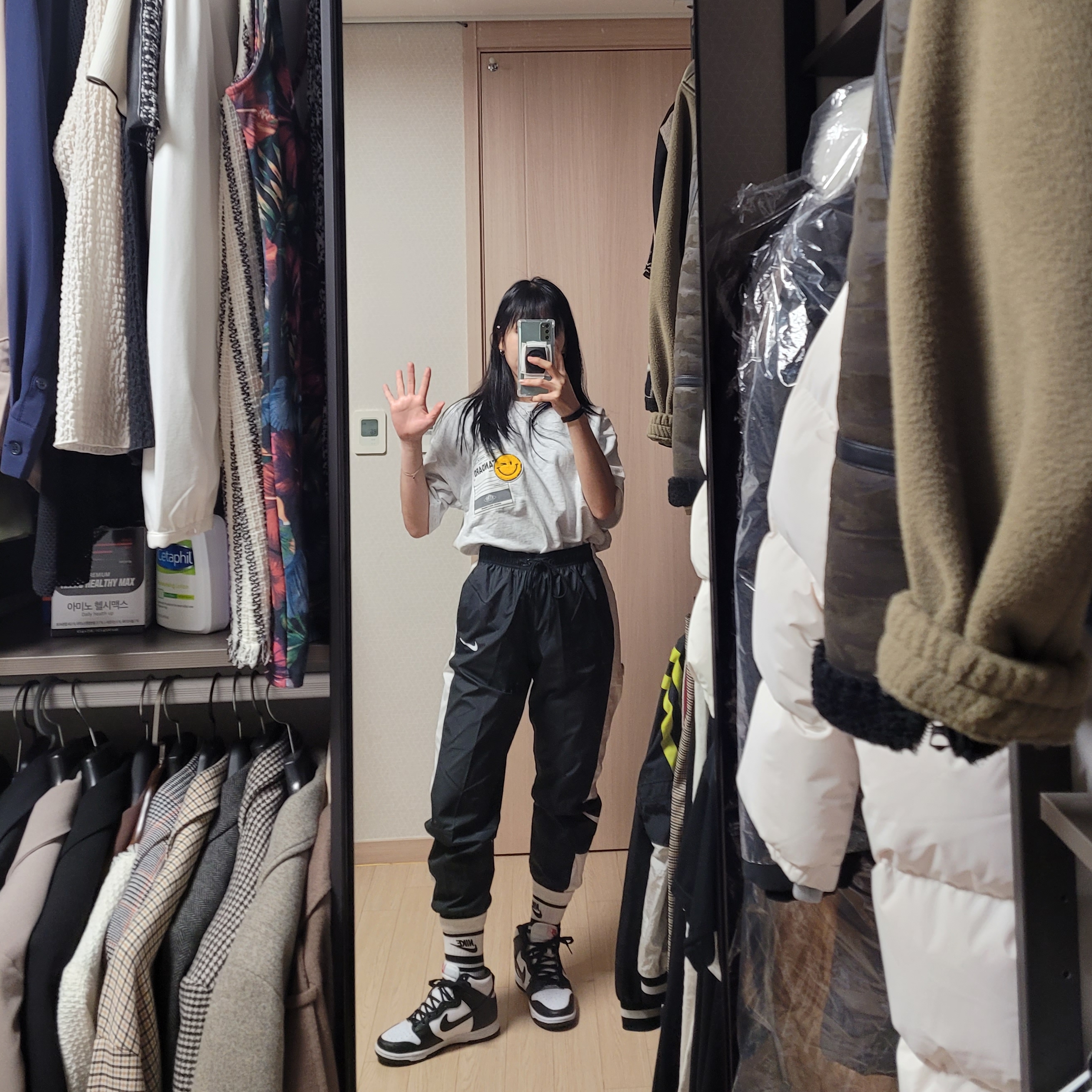 (W) Nike Dunk High Black and White, Nike Dunk High Retro Black and White 착용 스타일 - 2