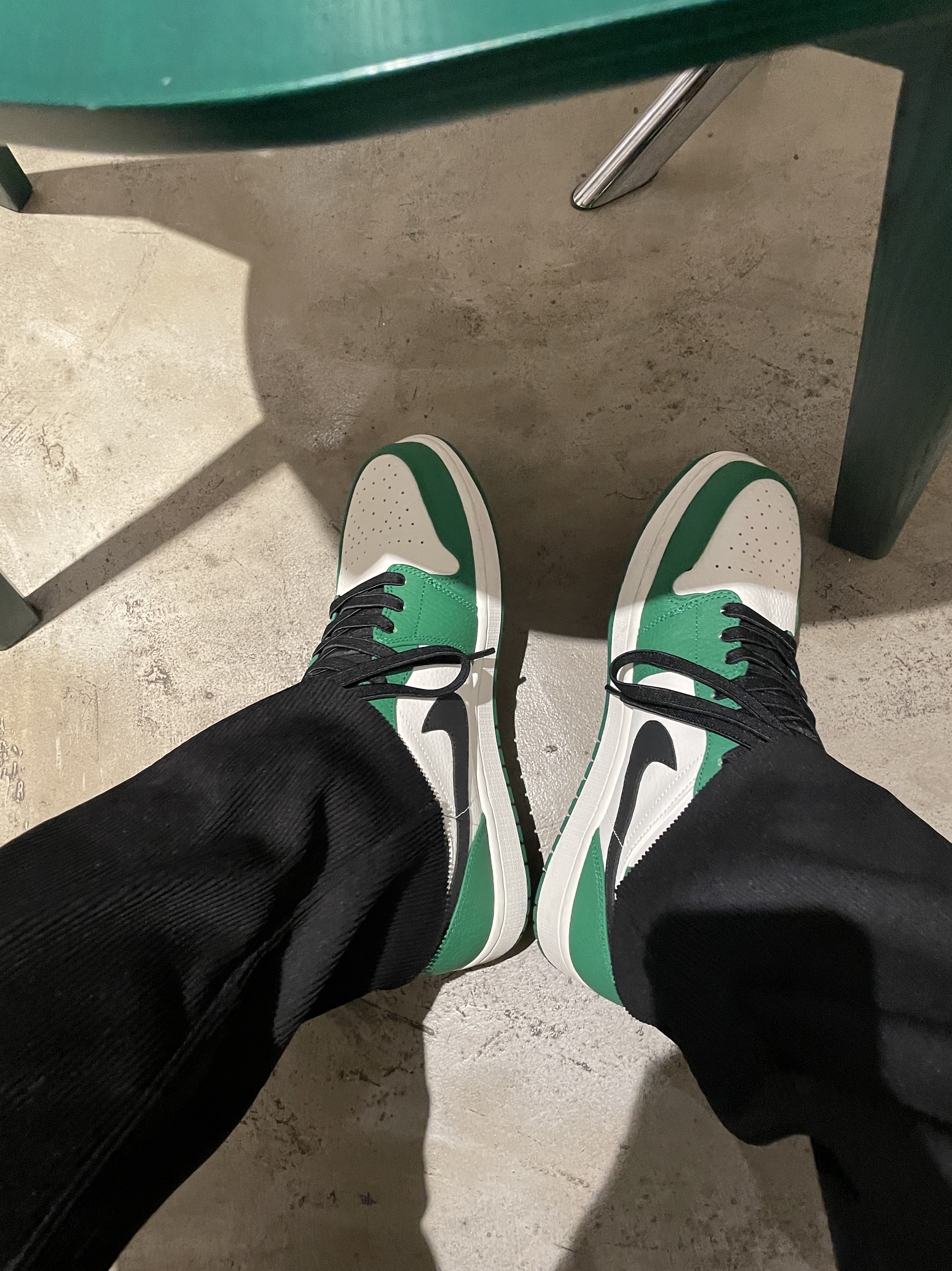 Jordan 1 Mid Pine Green 착용 스타일 - 1