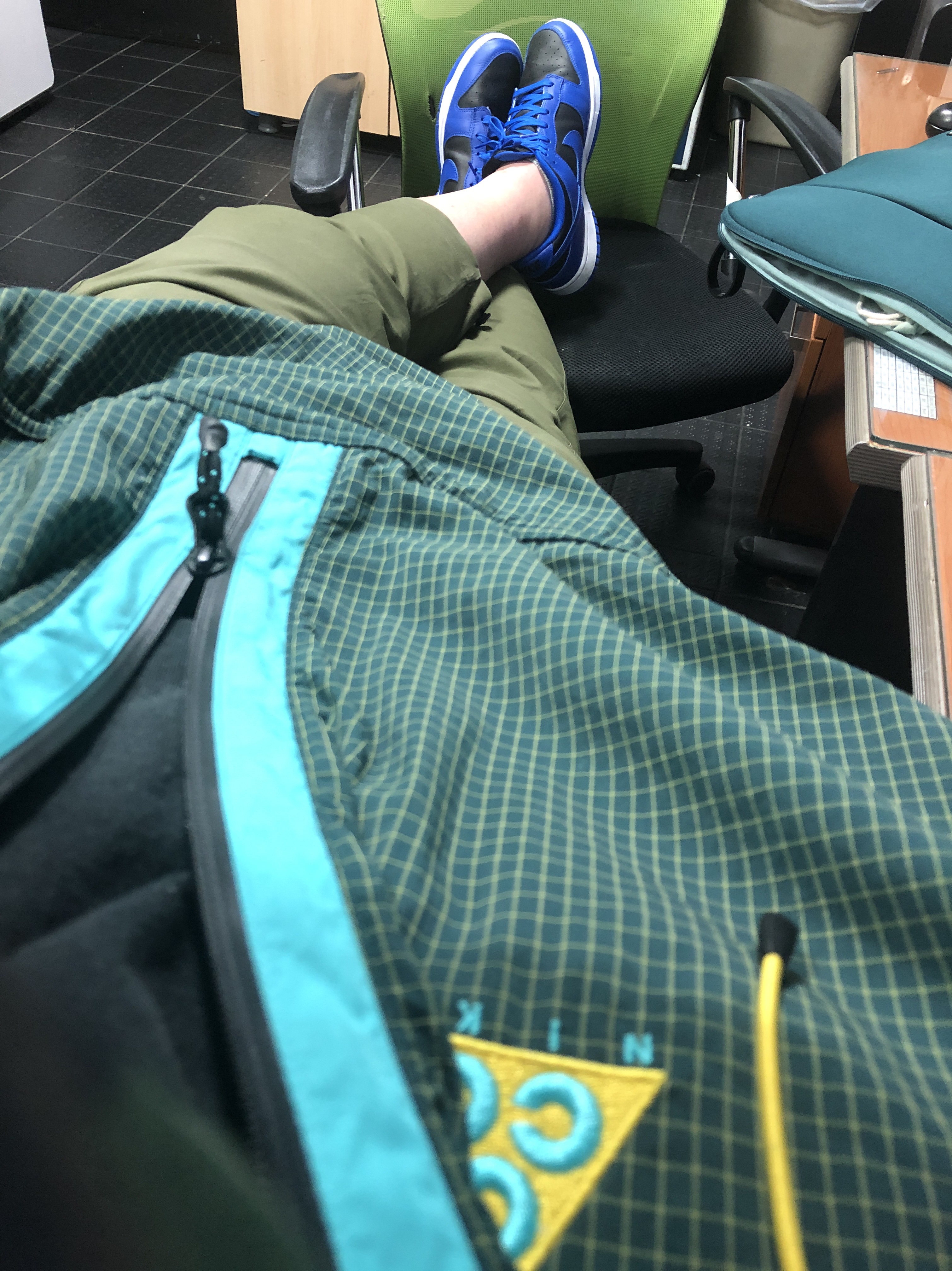 Nike ACG Woven Hooded Jacket Hyper Jade - US/EU, Nike Dunk Low Retro Hyper Cobalt 착용 스타일 - 1