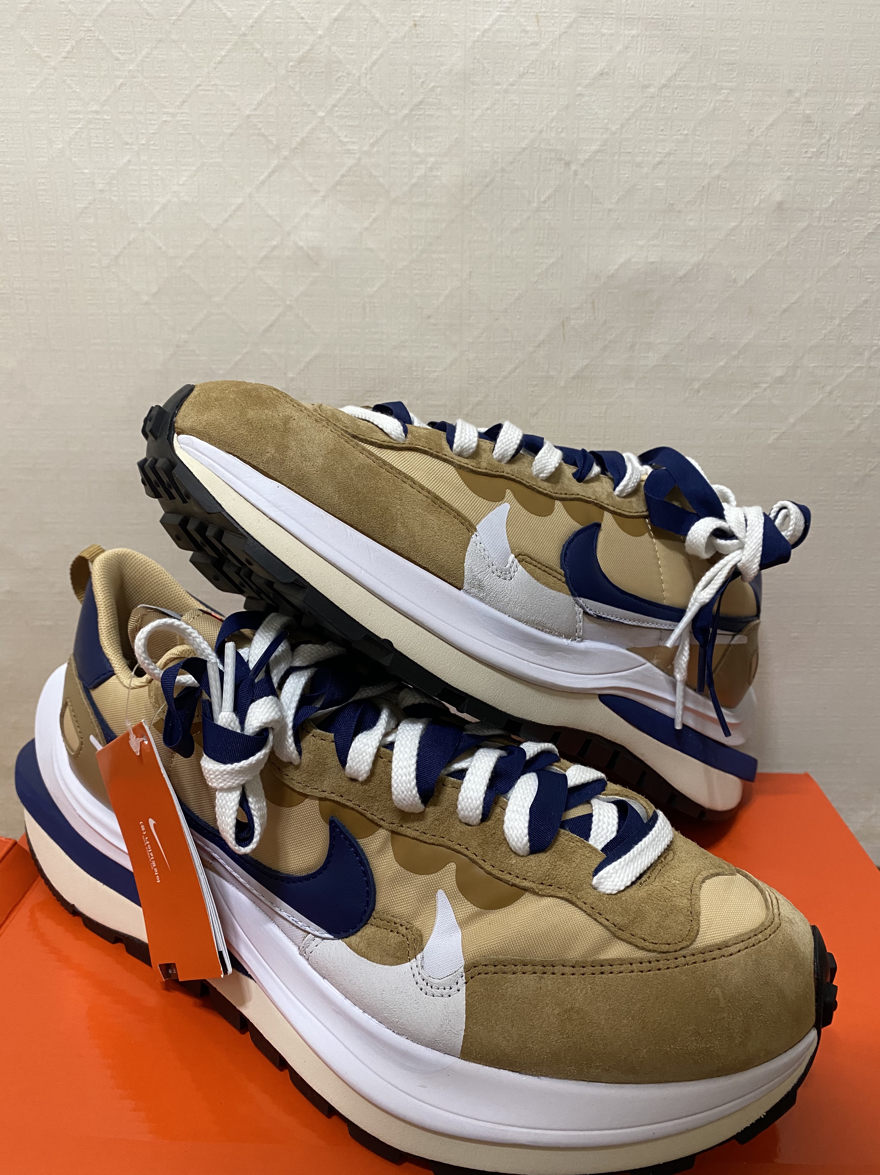 Nike x Sacai VaporWaffle Sesame and Blue Void 착용 스타일