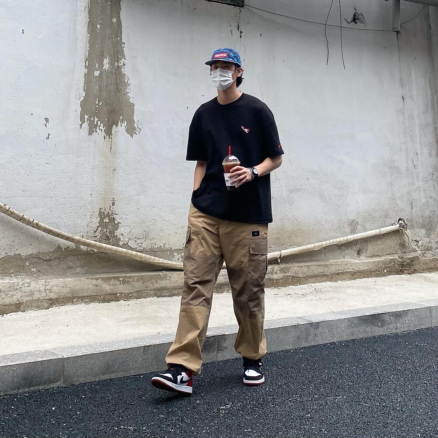 Jordan 1 Low Black Toe, Supreme Washed Chino Twill Camp Cap Denim - 21SS 착용 스타일 - 1