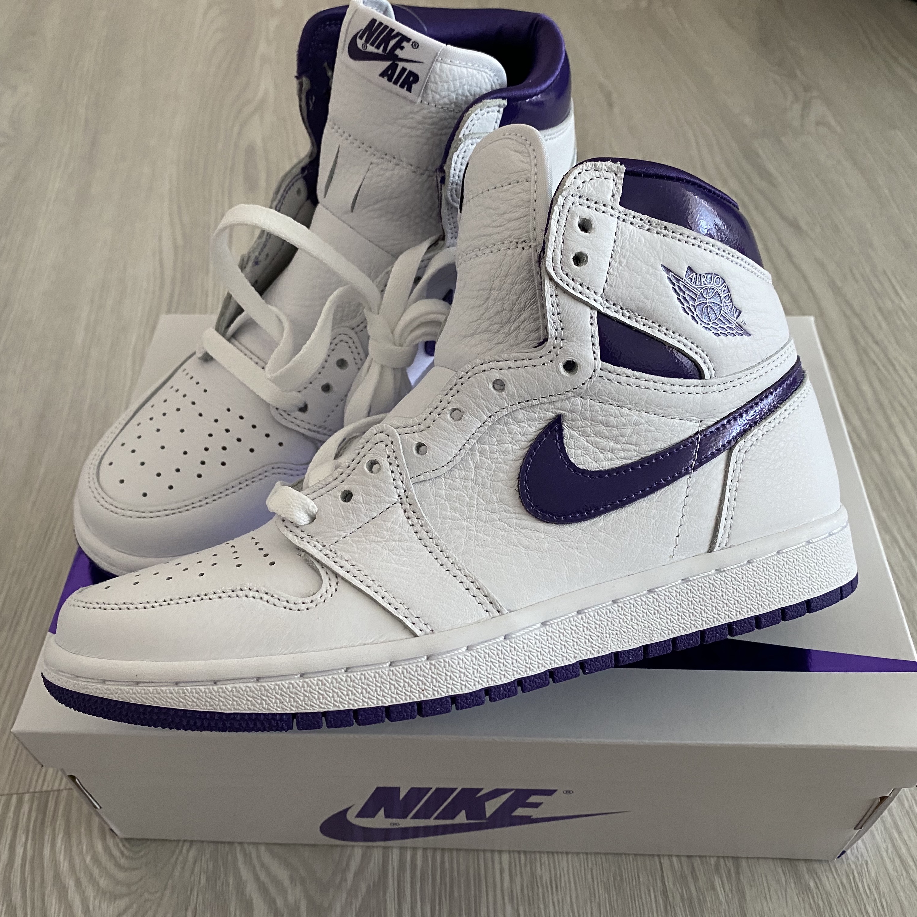 (W) Jordan 1 High OG Court Purple 착용 스타일 - 2