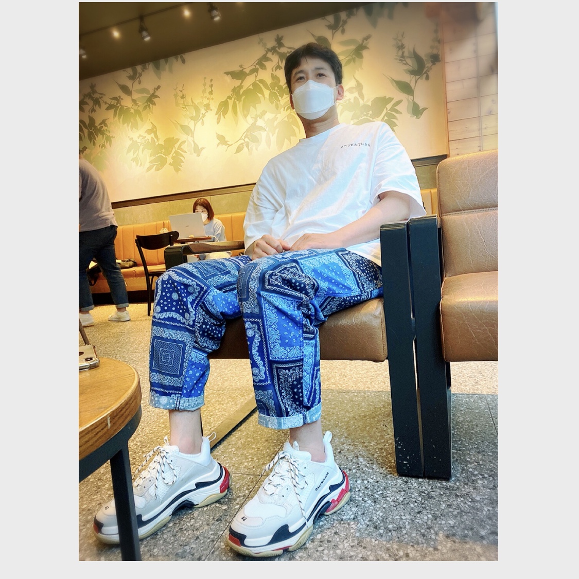 Balenciaga Triple S White Black Red 2019 착용 스타일