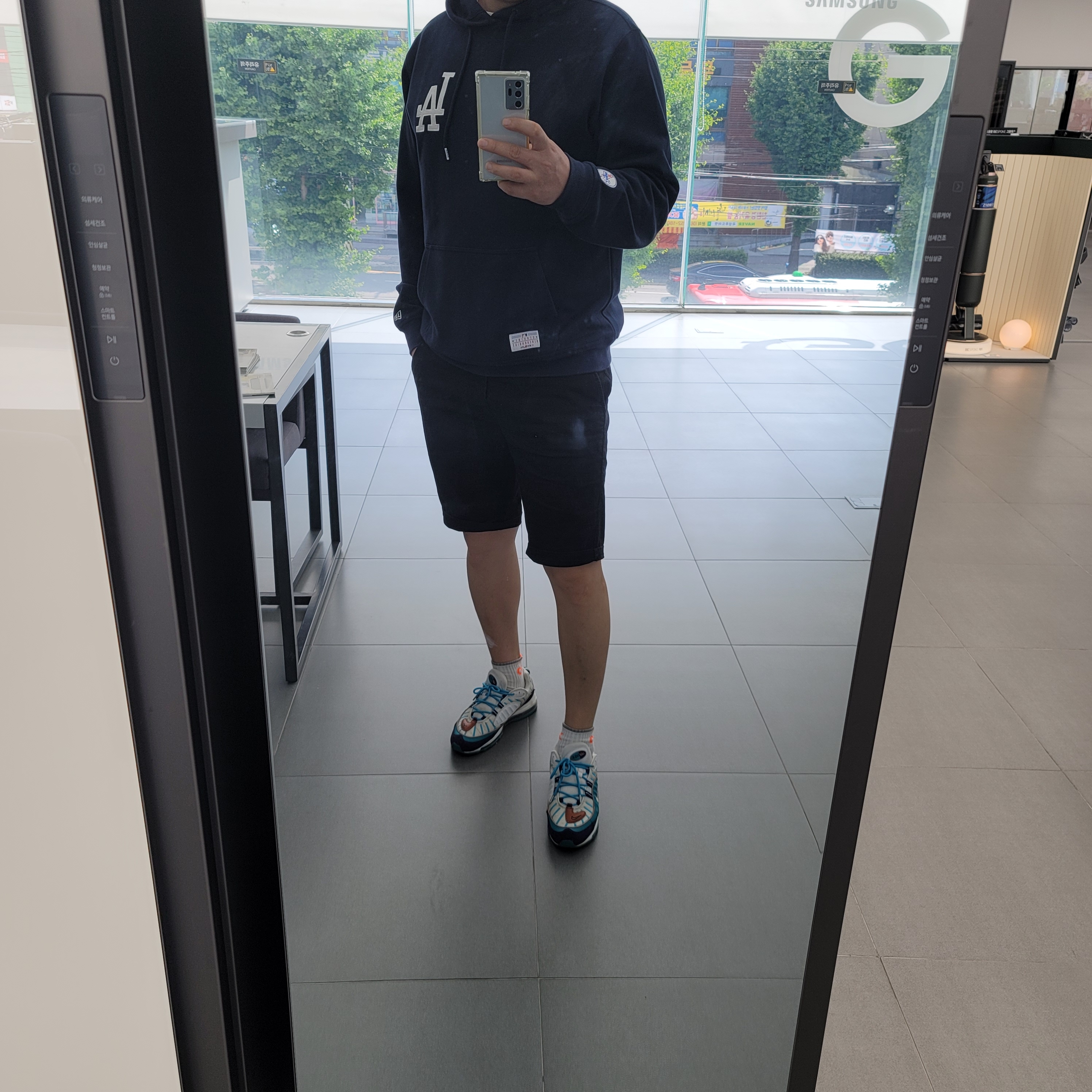 Nike Air Max 98 Hornets 착용 스타일