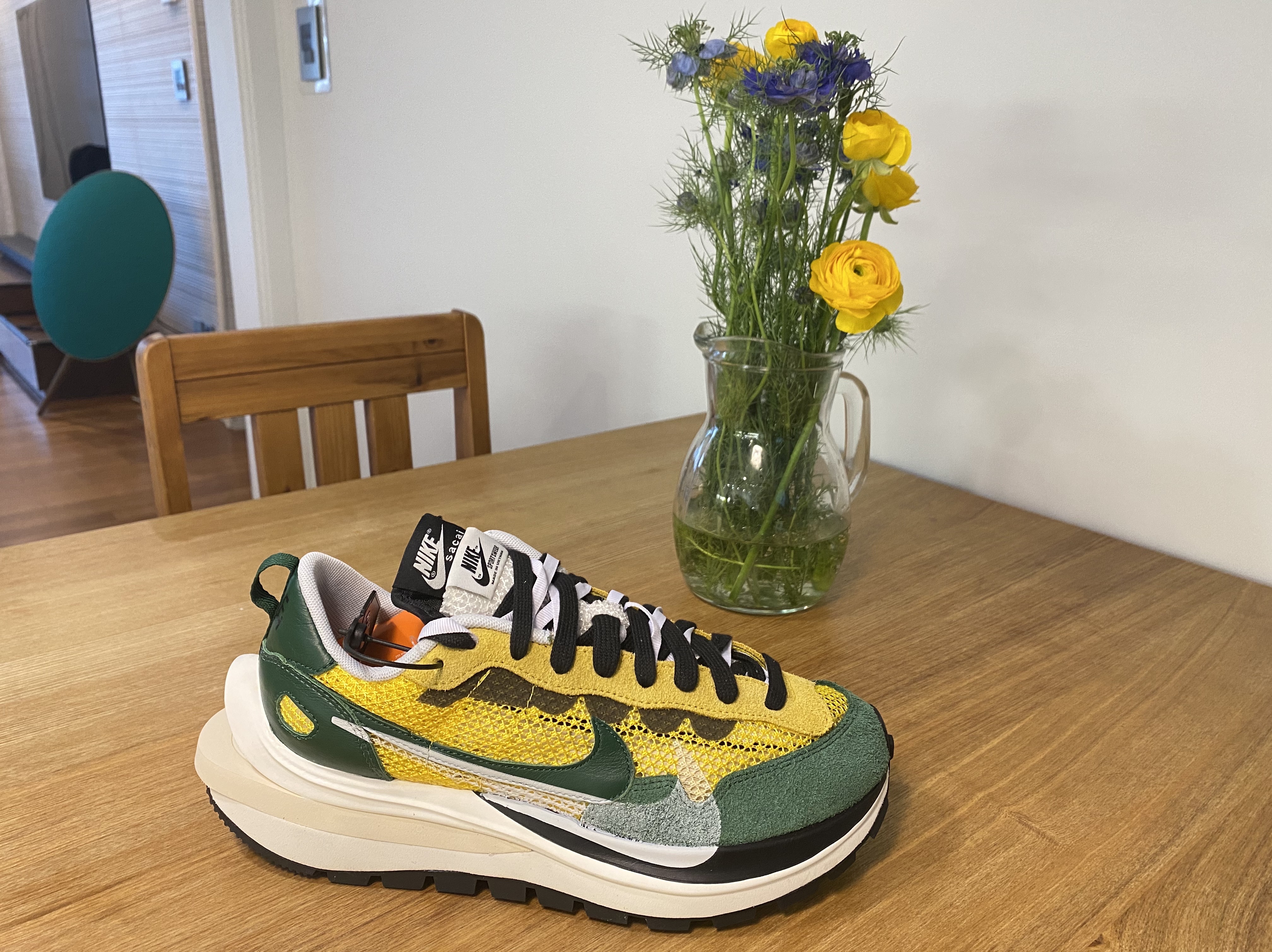 Nike x Sacai VaporWaffle Tour Yellow & Gorge Green Sail 착용 스타일