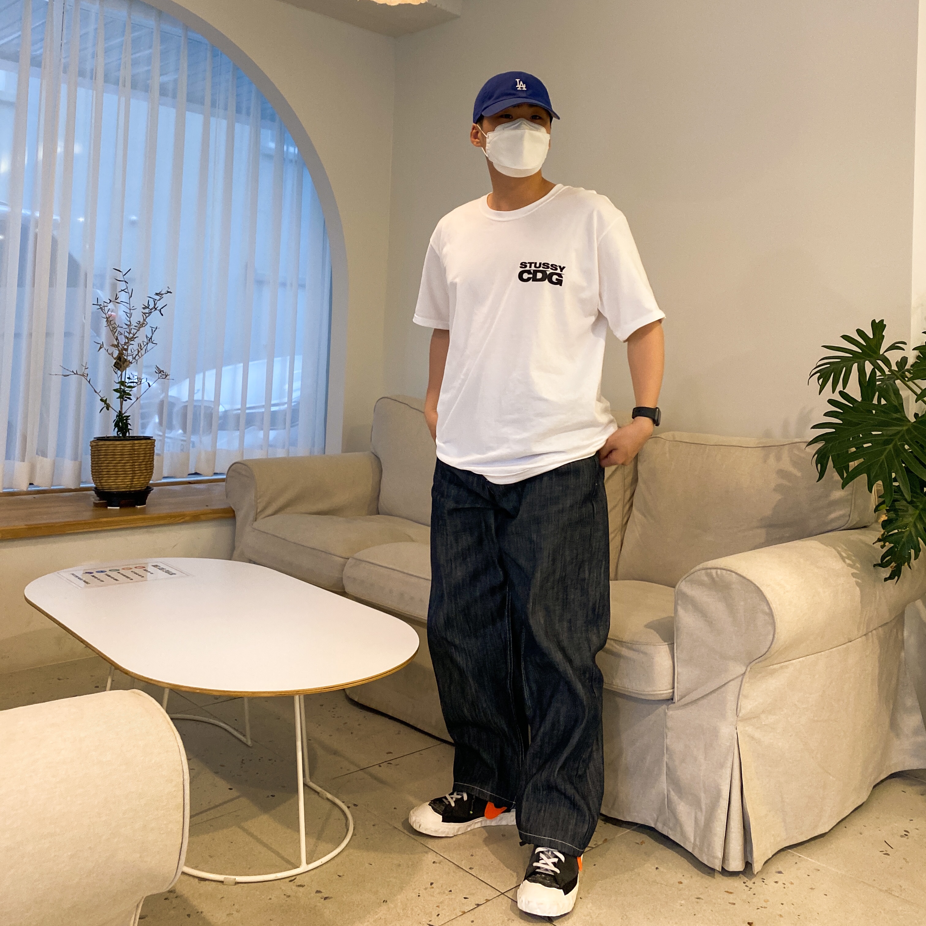 Stussy x CDG Surfman T-Shirt White, Nike x Readymade Blazer Mid Black 착용 스타일 - 4