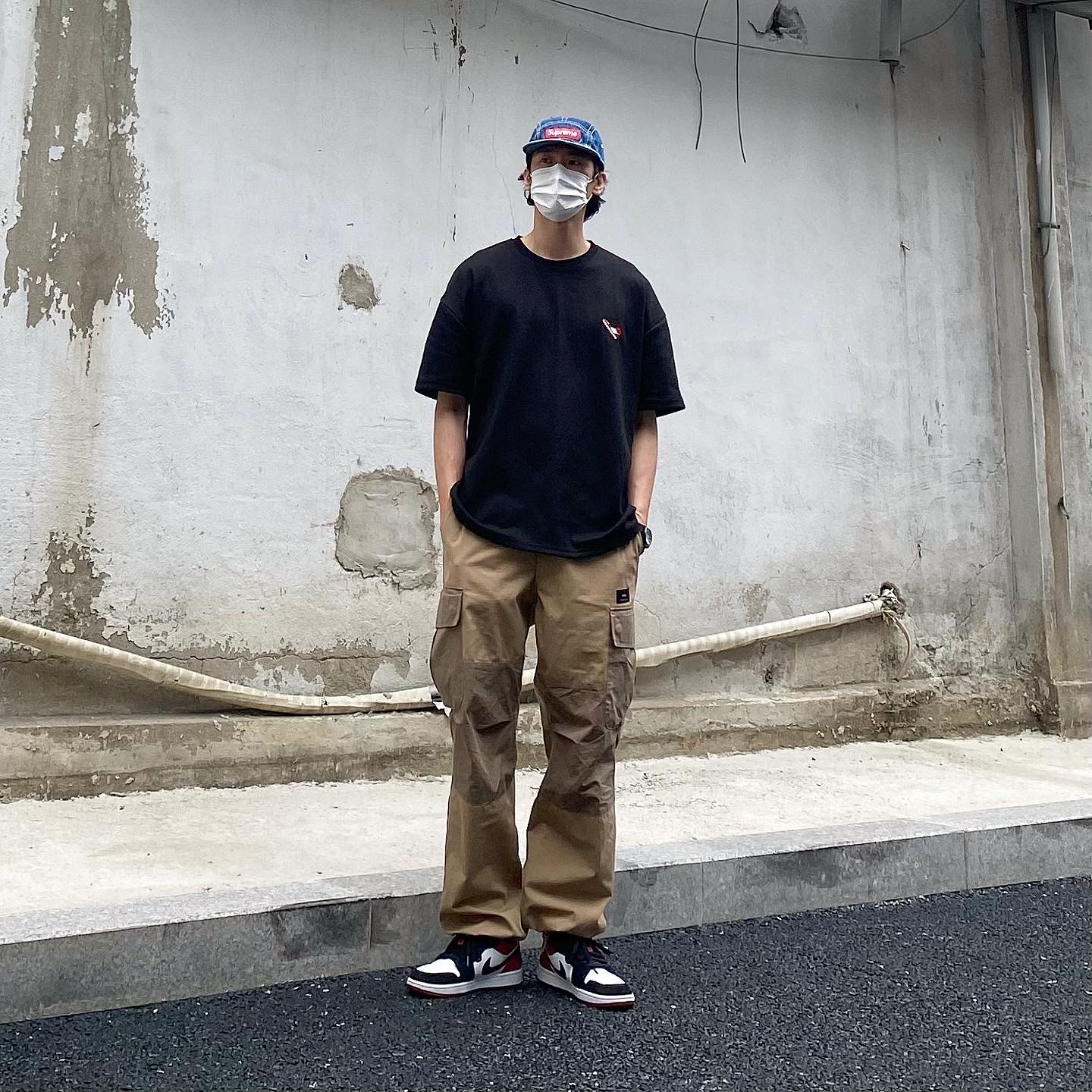 Jordan 1 Low Black Toe, Supreme Washed Chino Twill Camp Cap Denim - 21SS 착용 스타일 - 2