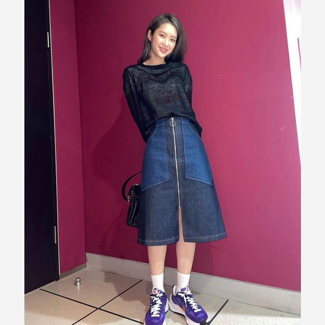 Nike x Sacai VaporWaffle Dark Iris 착용 스타일 - 3