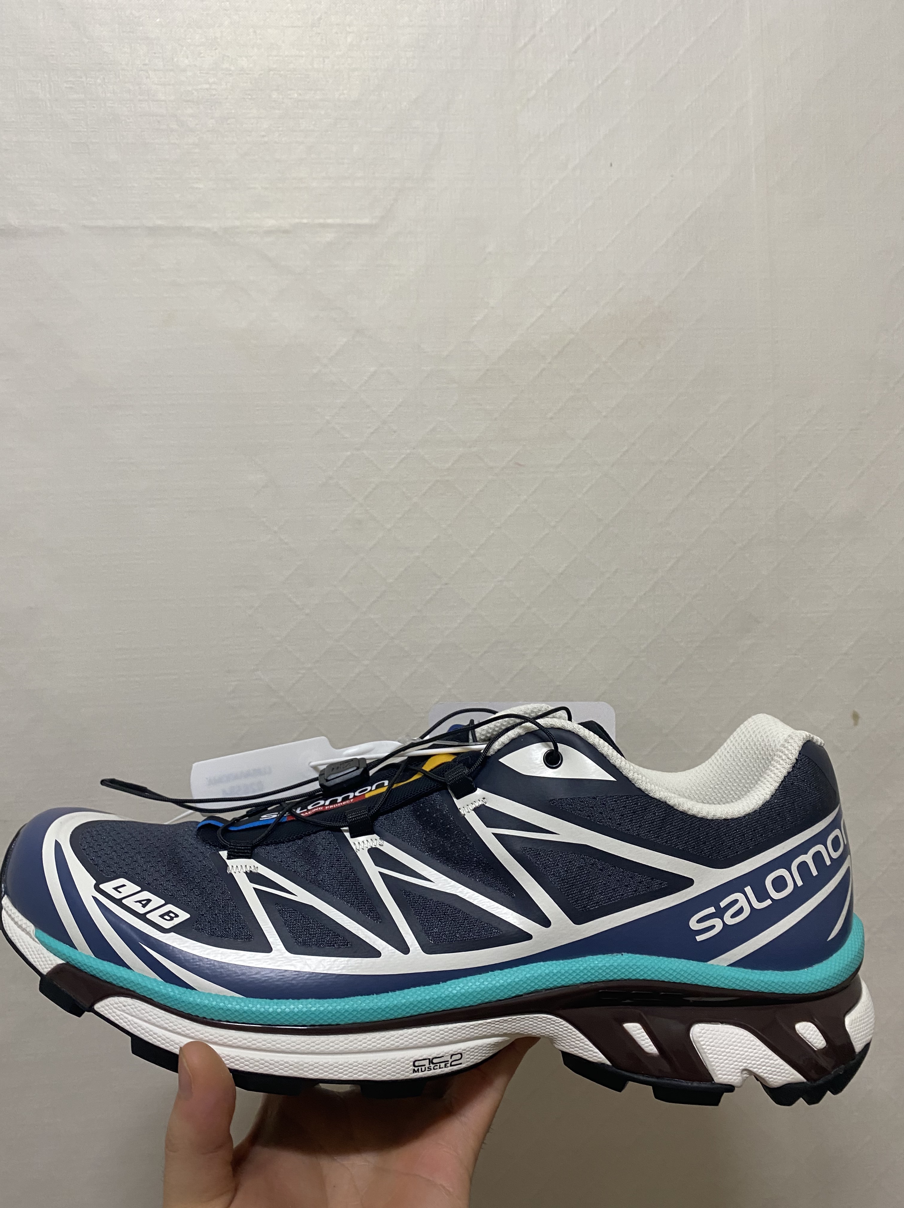 Salomon XT-6 ADV Ebony Vanila Ice 착용 스타일 - 2