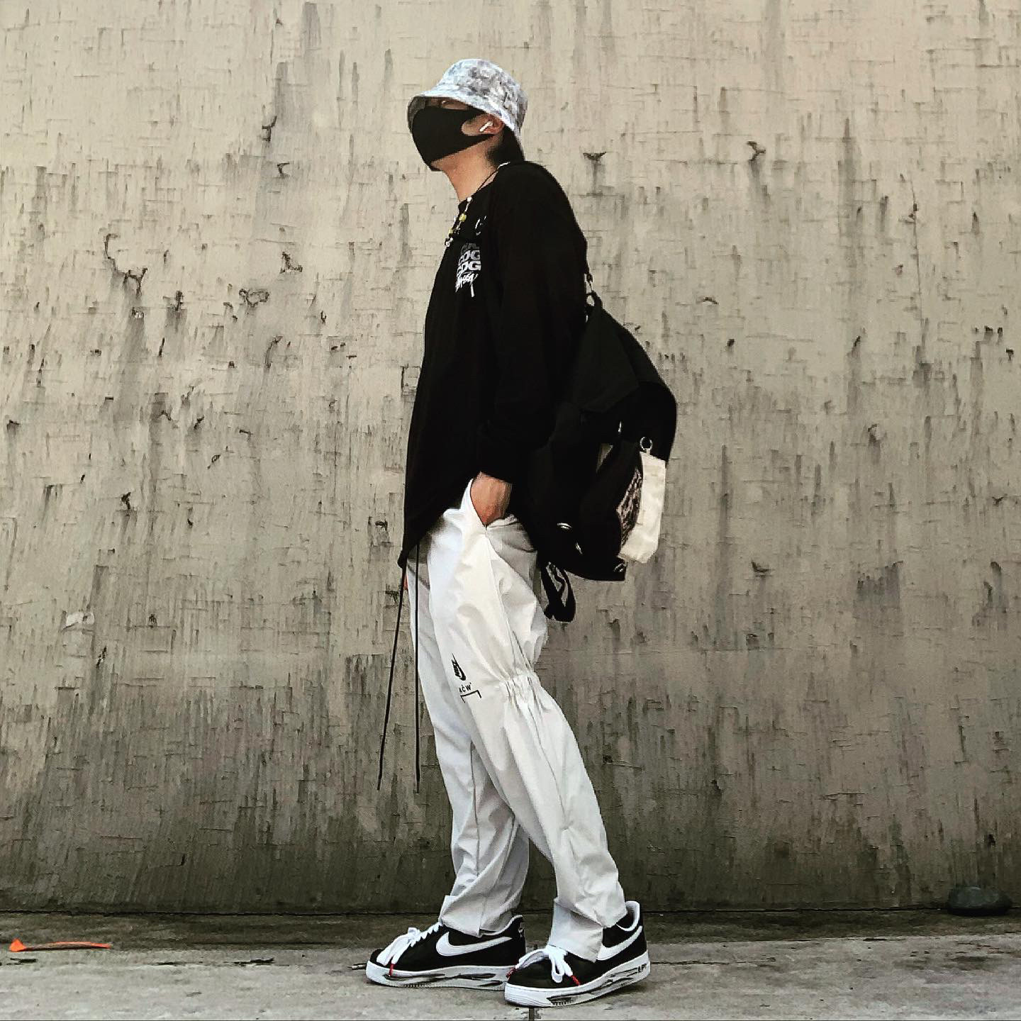 Nike x Peaceminusone Air Force 1 Low Para-Noise, Stussy x CDG Dot LS T-Shirt Black 착용 스타일 - 1