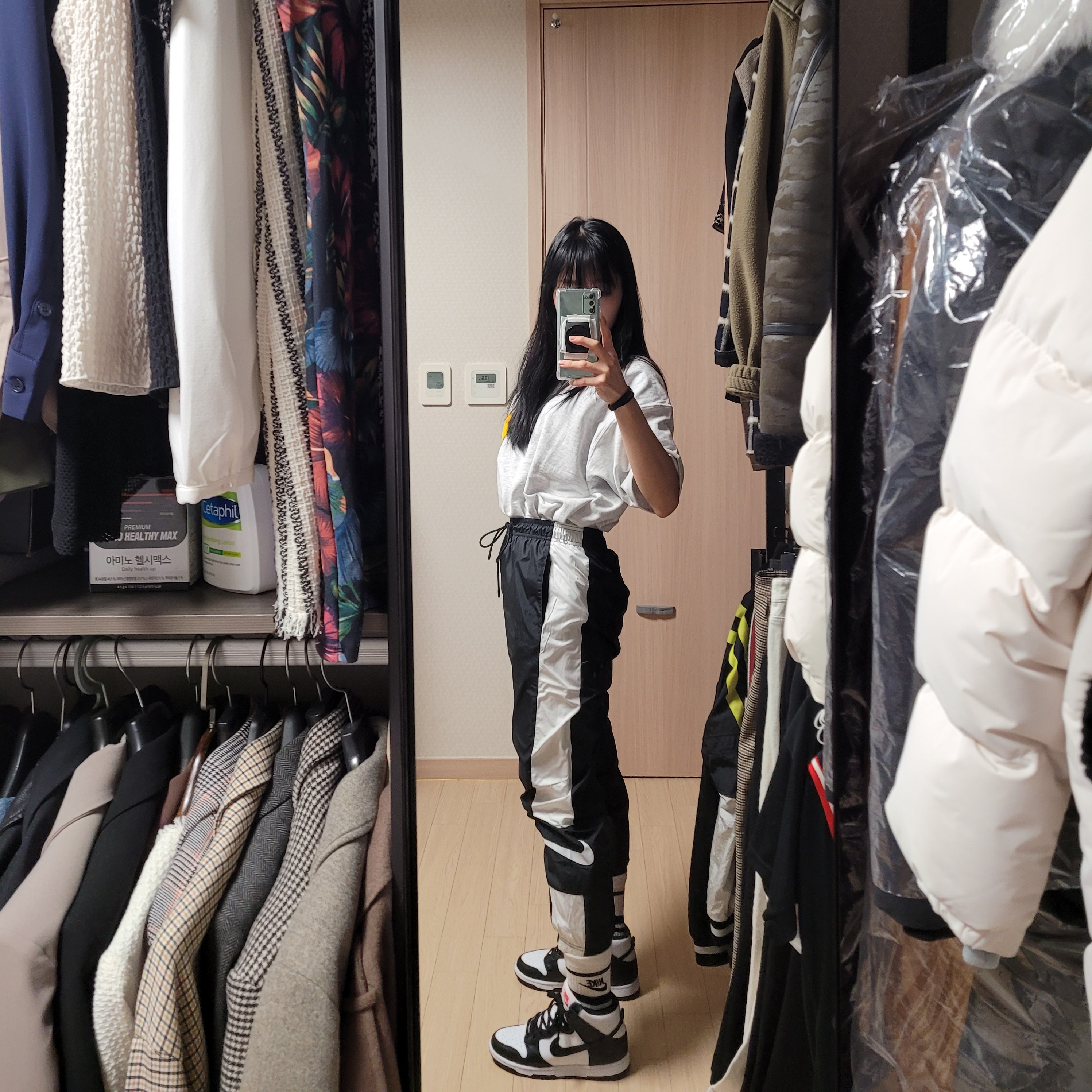 (W) Nike Dunk High Black and White, Nike Dunk High Retro Black and White 착용 스타일 - 5