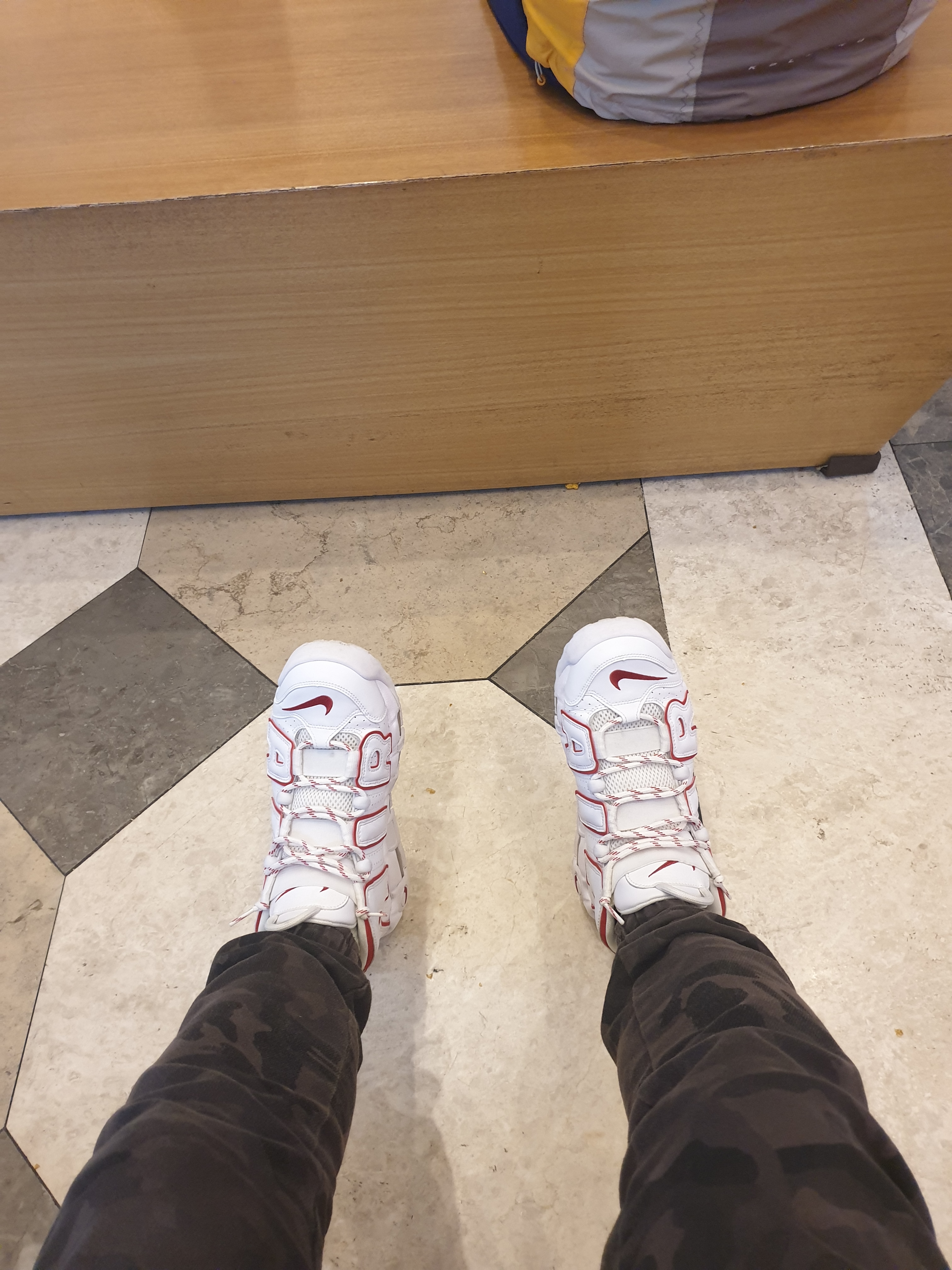 Nike Air More Uptempo White Varsity Red 2018 착용 스타일
