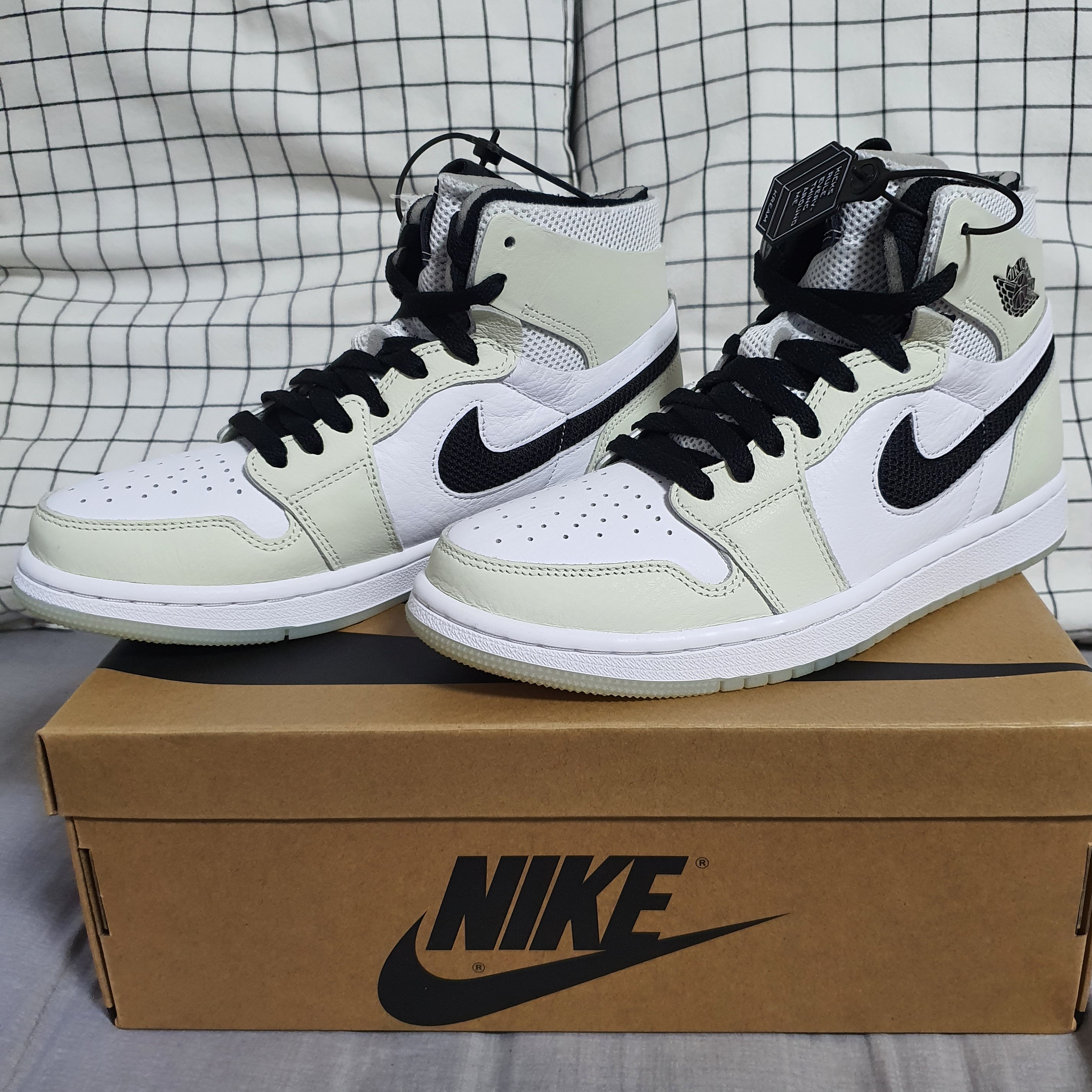 (W) Jordan 1 Zoom Air CMFT Light Bone 착용 스타일 - 2